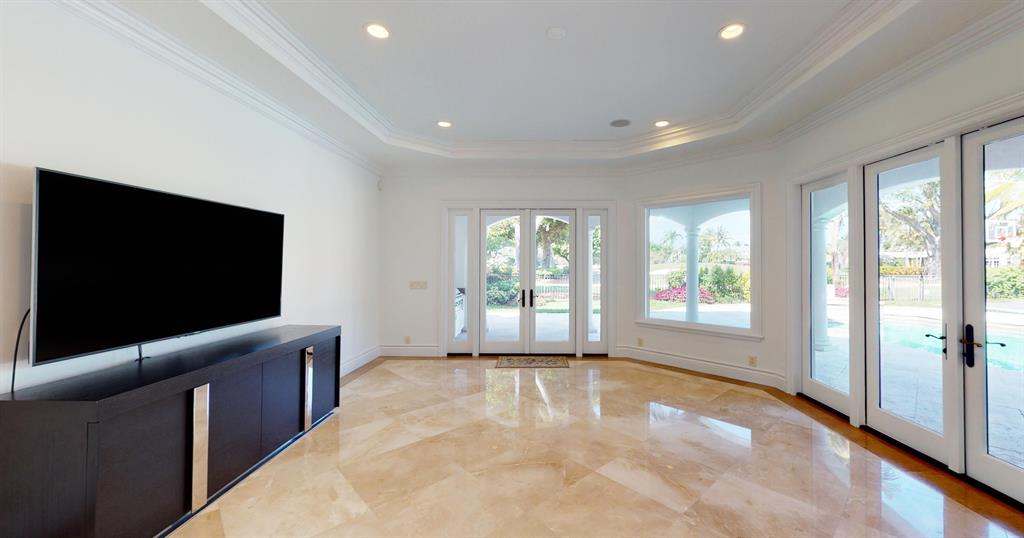 ROYAL PALM YACHT & COUNTRY CLUB - Residential