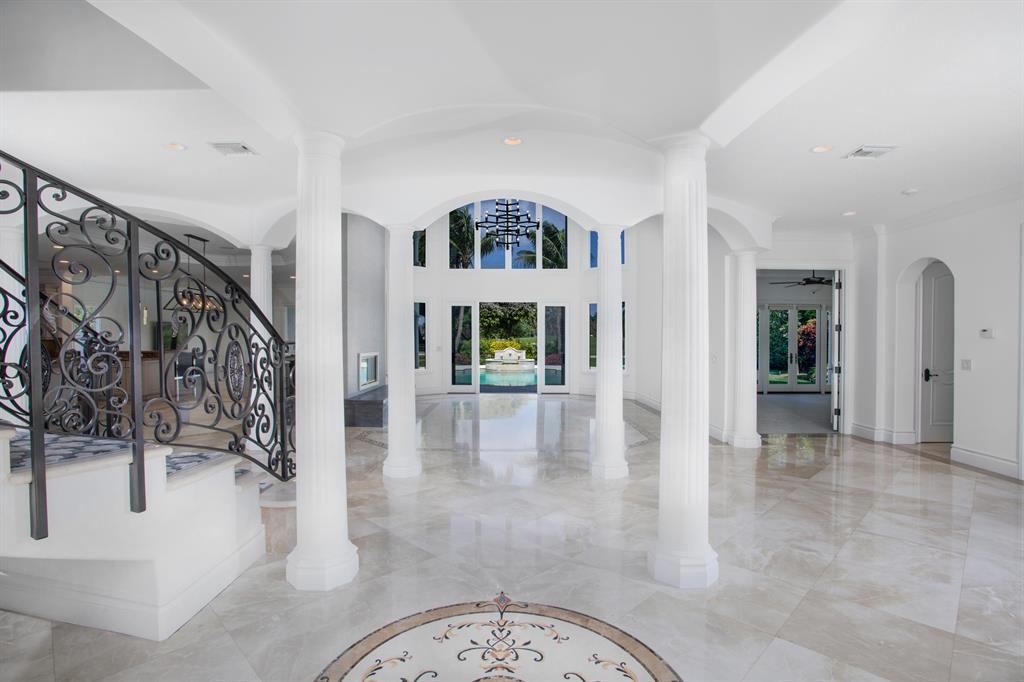 ROYAL PALM YACHT & COUNTRY CLUB - Residential