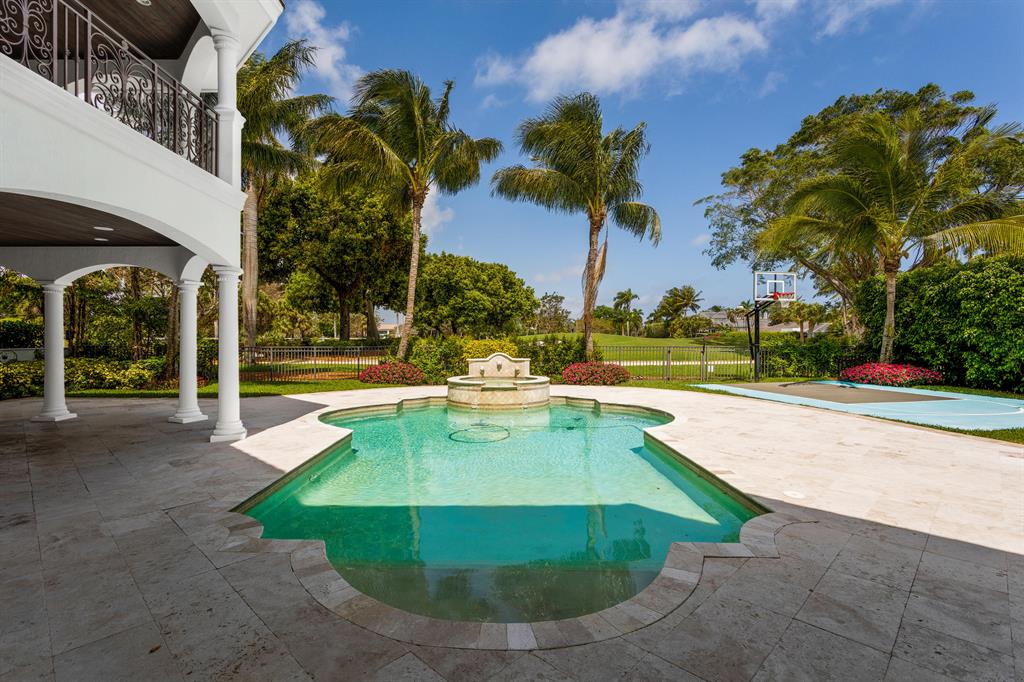 ROYAL PALM YACHT & COUNTRY CLUB - Residential