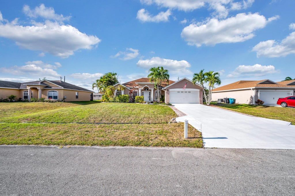 Photo of 671 SW Hoffenberg Avenue, Port Saint Lucie, FL 34953 (MLS # R10975376)