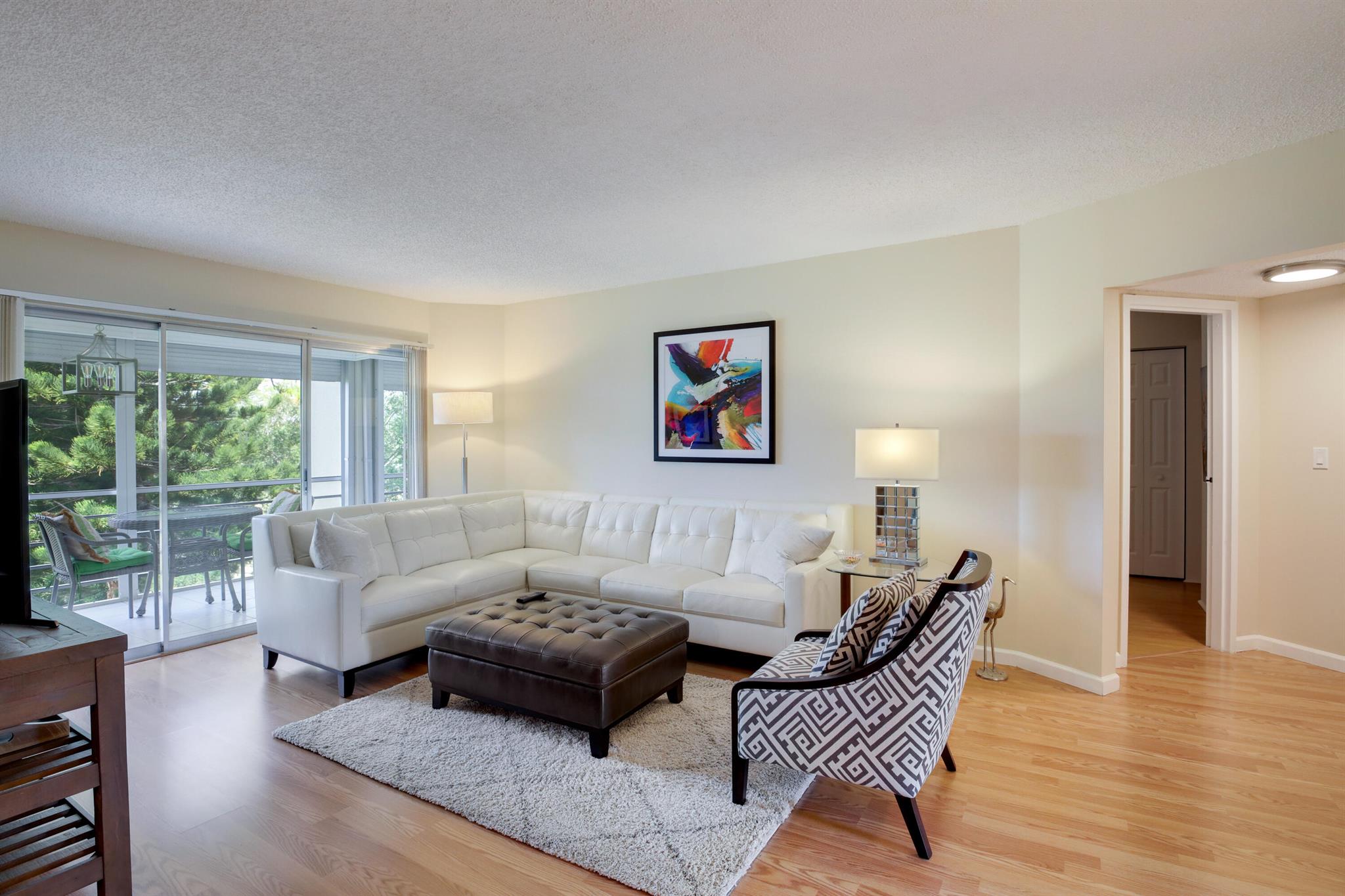 3810 Via Poinciana 401