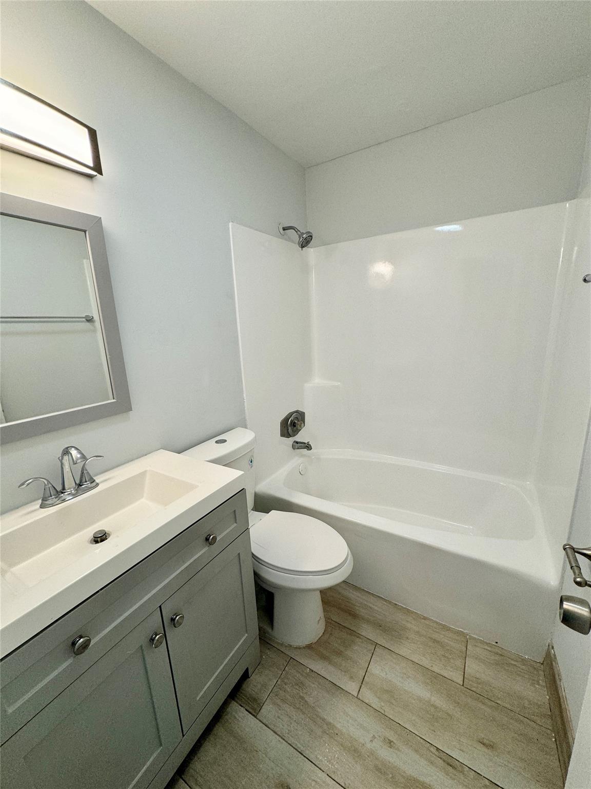ORCHARD LAKE TOWN HOUSES - Residential