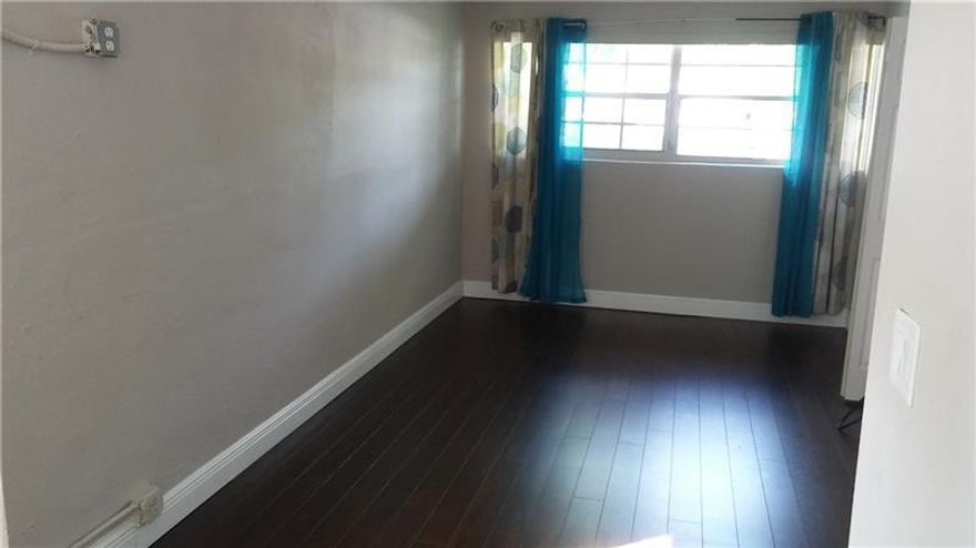 *COZY STUDIO/EFFICIENCY* Perfect for students as colleges are close by. Quiet enough to find peace as retiree to walk and enjoy the outdoors around the neighborhood. Singles need to rest their head after a long day at work. Here is the place to do so. I-95 is 5 min away and 15 min to our amazing Fort Lauderdale Beaches.