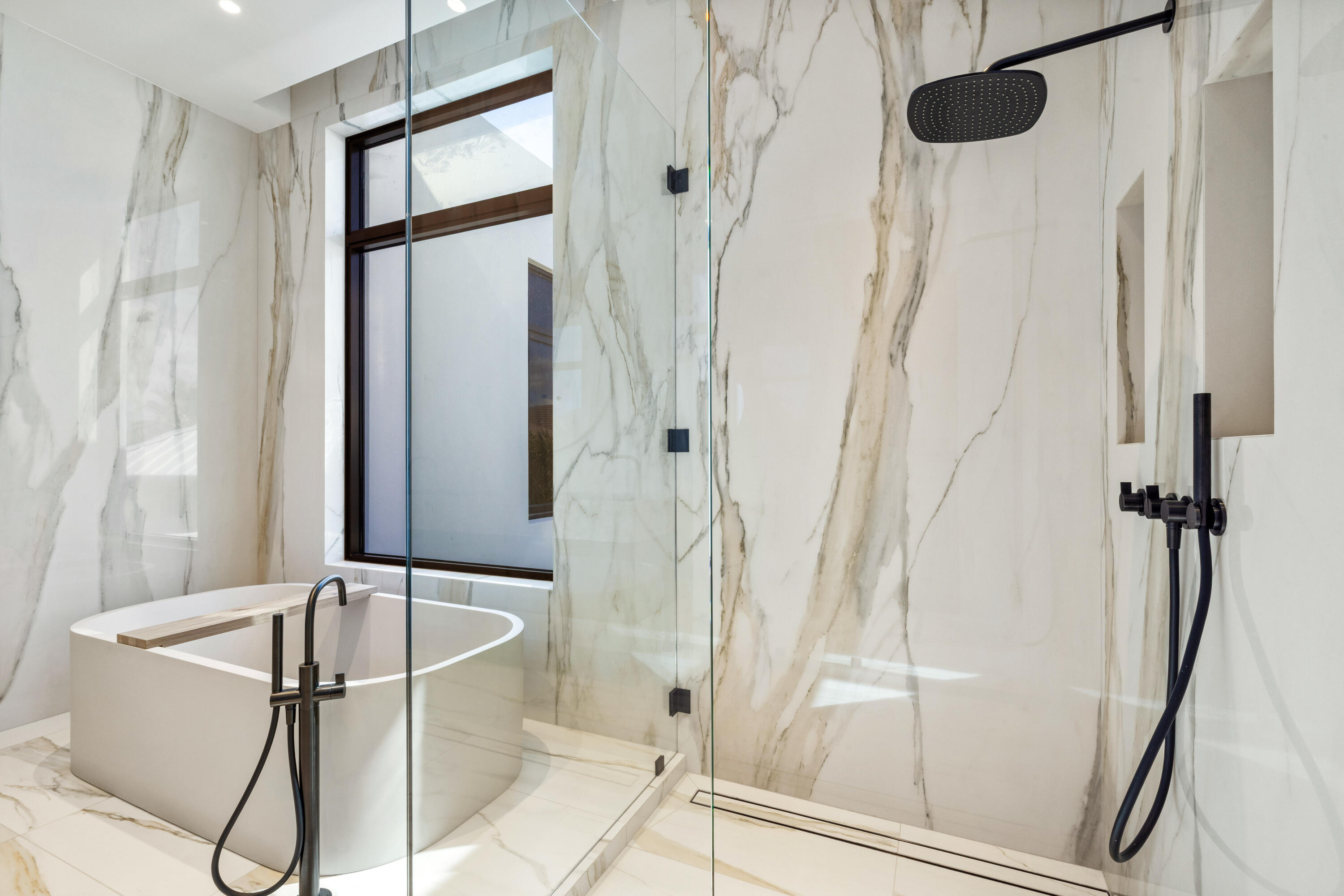 BEACH SHORES - Residential