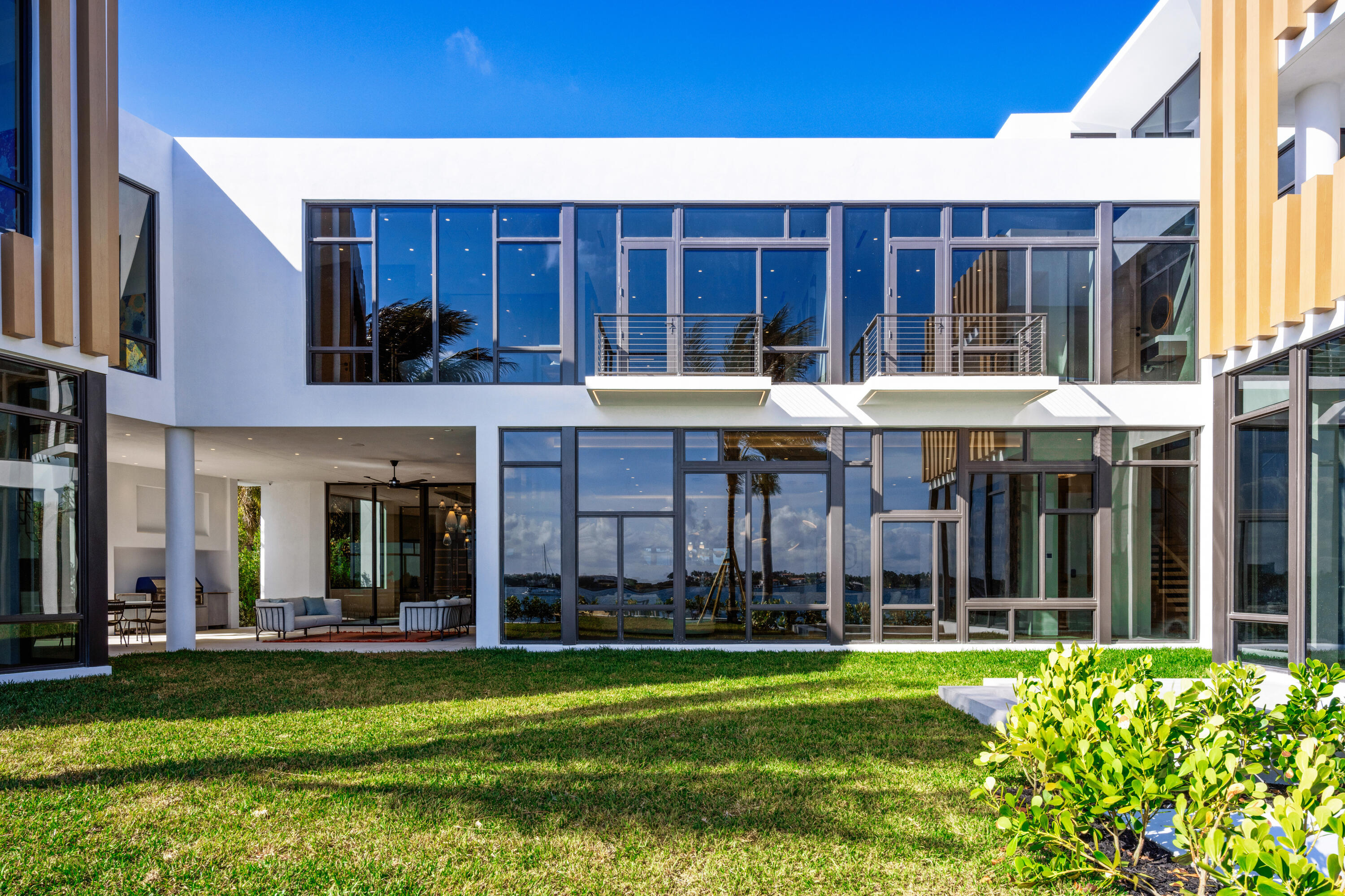 BEACH SHORES - Residential