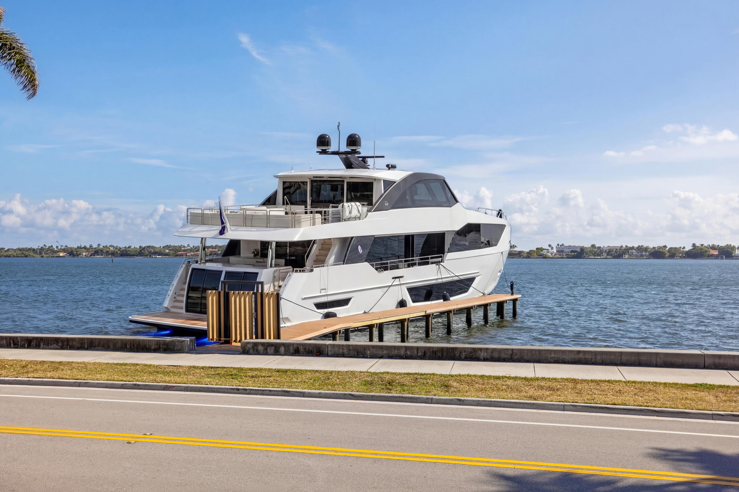 BEACH SHORES - Residential