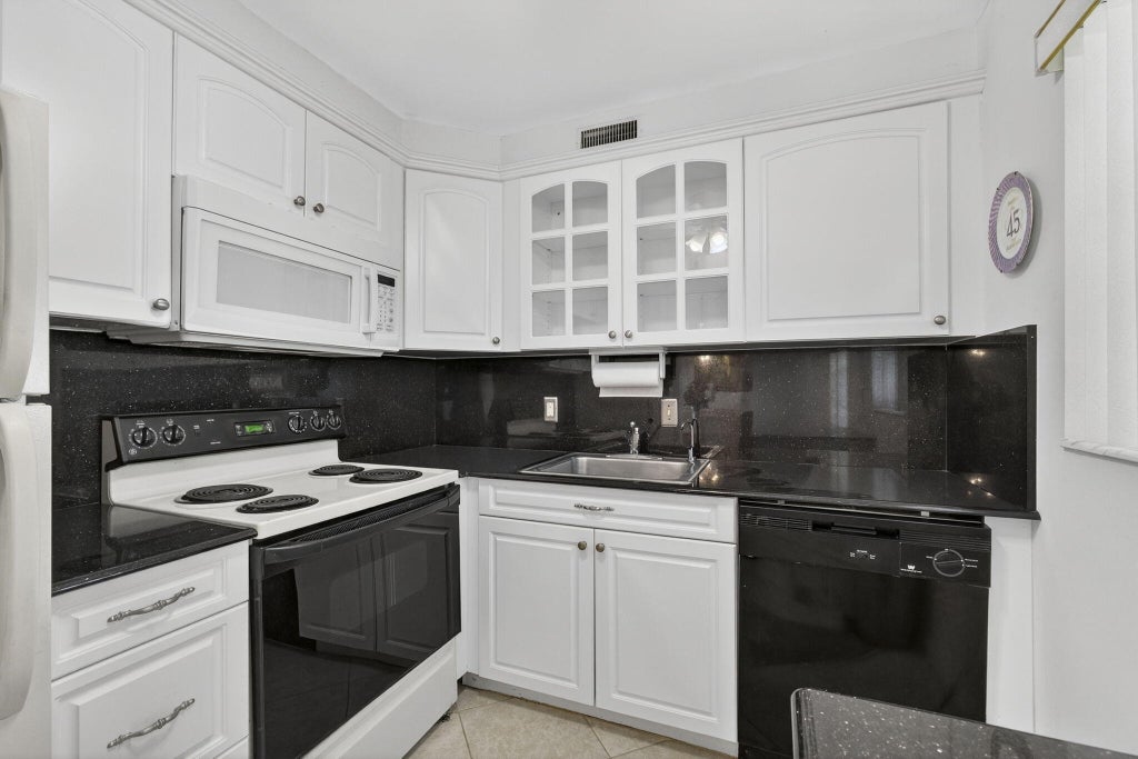 Photo of 100 SHEFFIELD E, West Palm Beach, FL 33417 (MLS # B26061321)