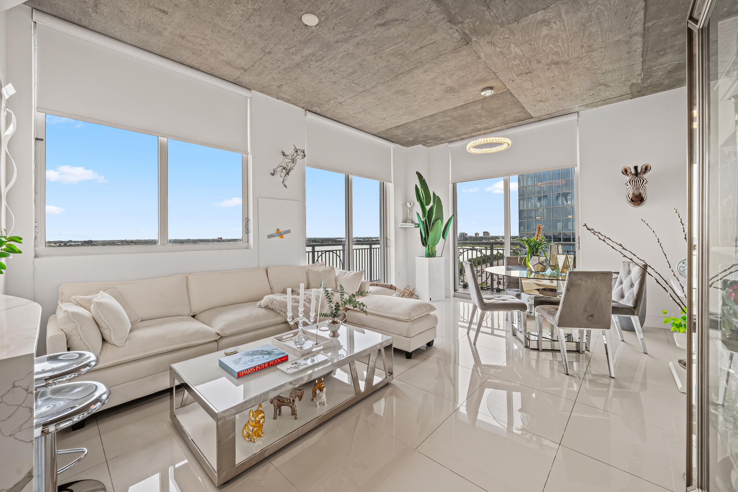 300 S Australian Avenue 907