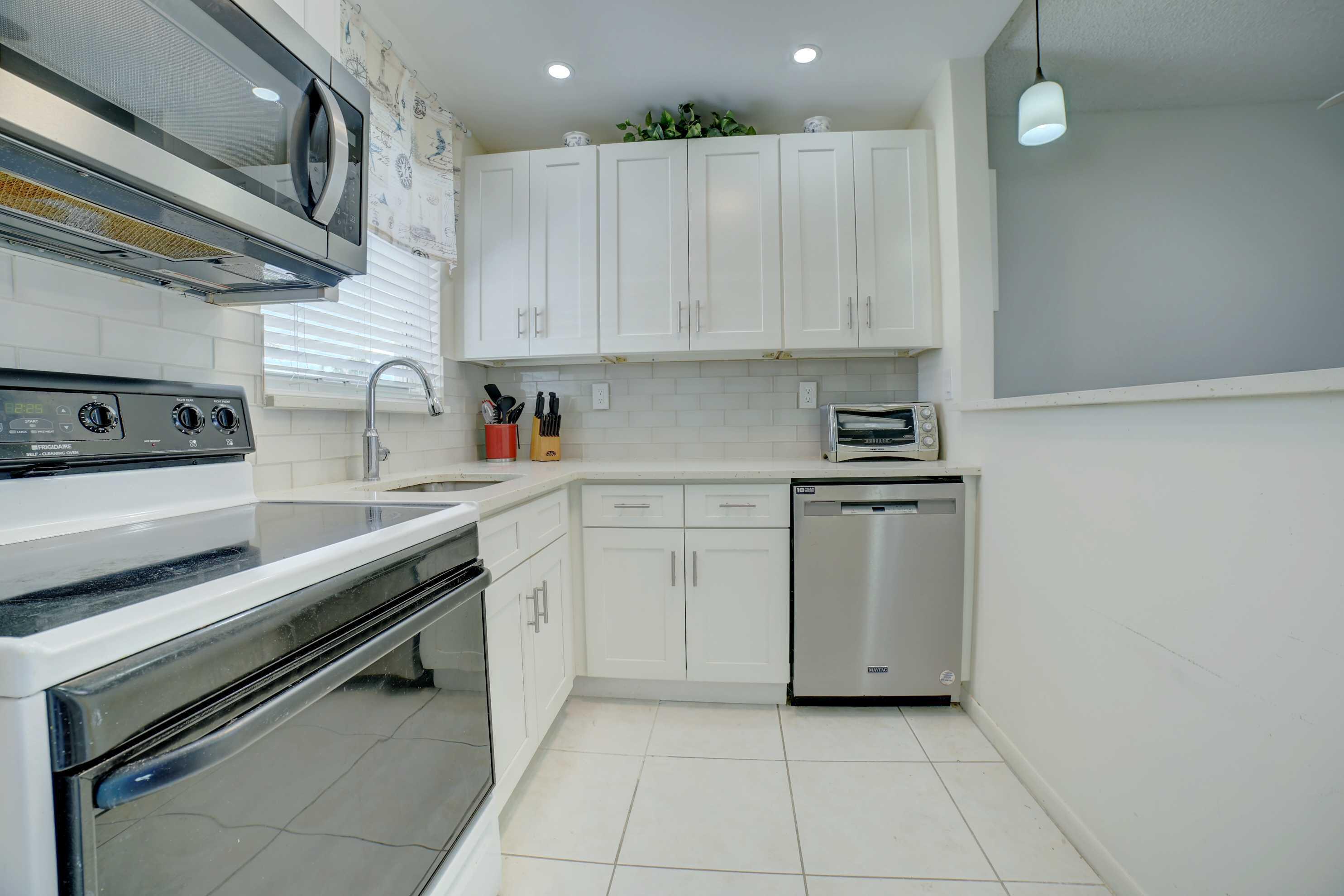 LEISUREVILLE LAKE CONDO - Residential Lease