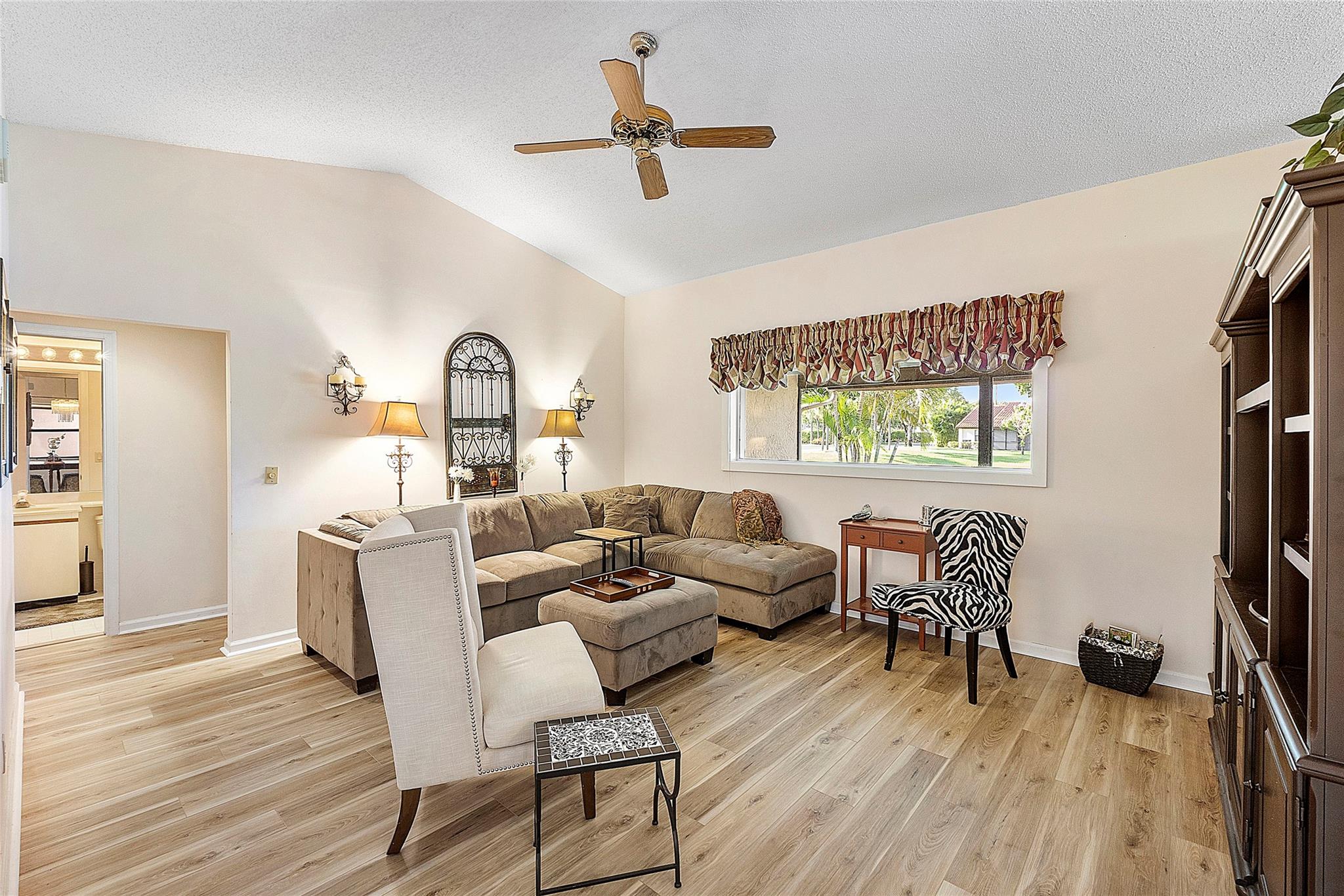 31 Columbia Ct