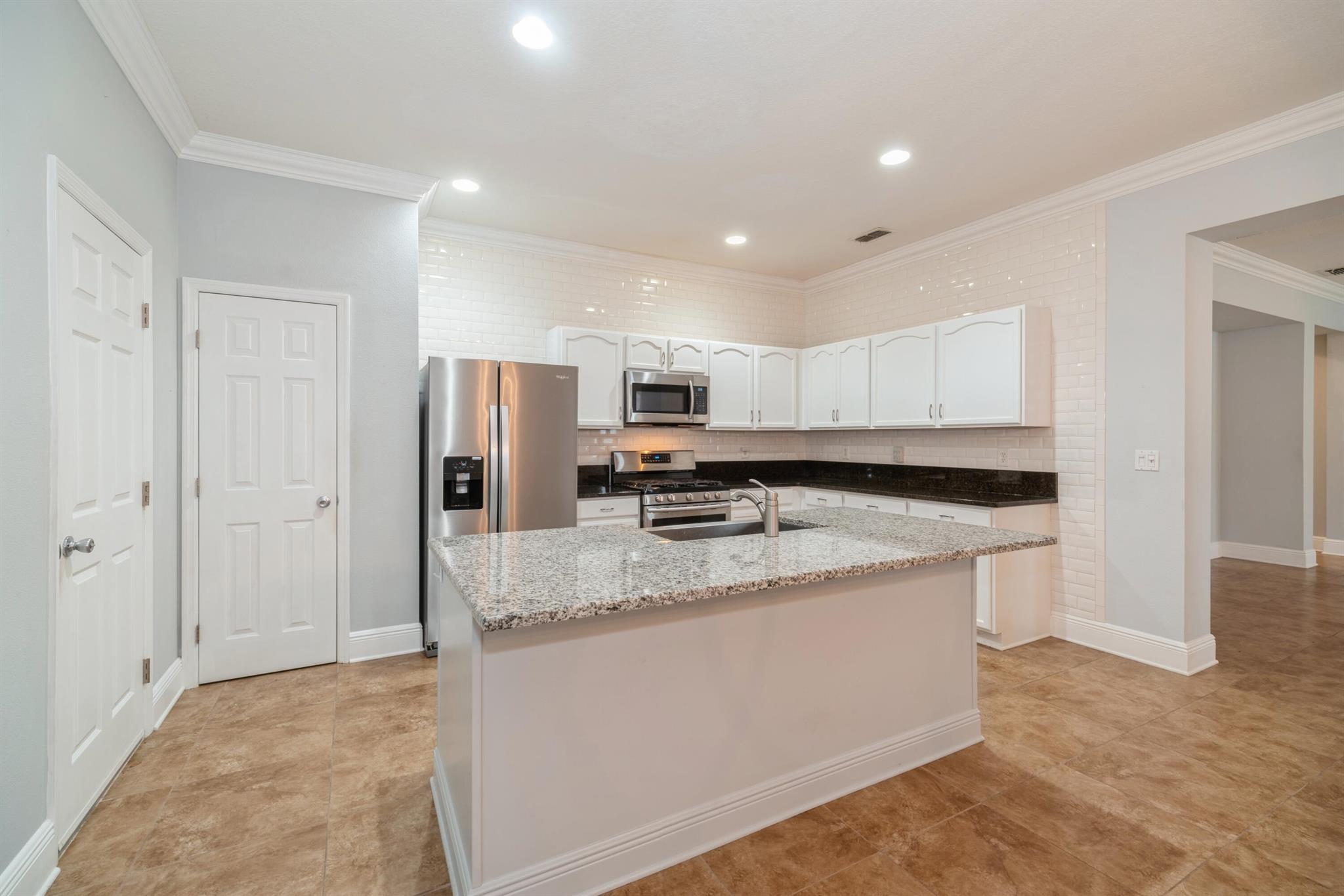 POINTE WEST CENTRAL VILLA - Residential Lease