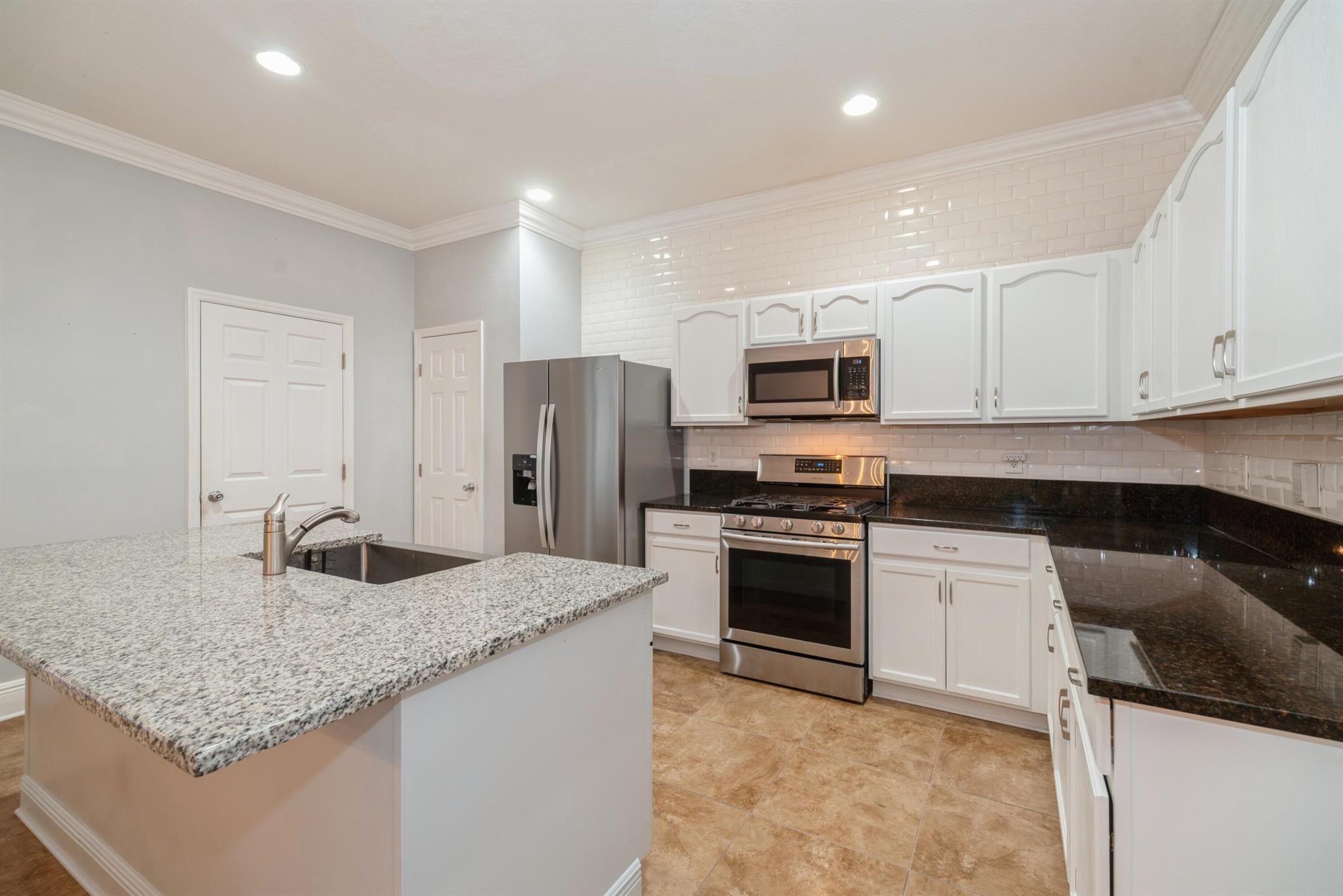 POINTE WEST CENTRAL VILLA - Residential Lease