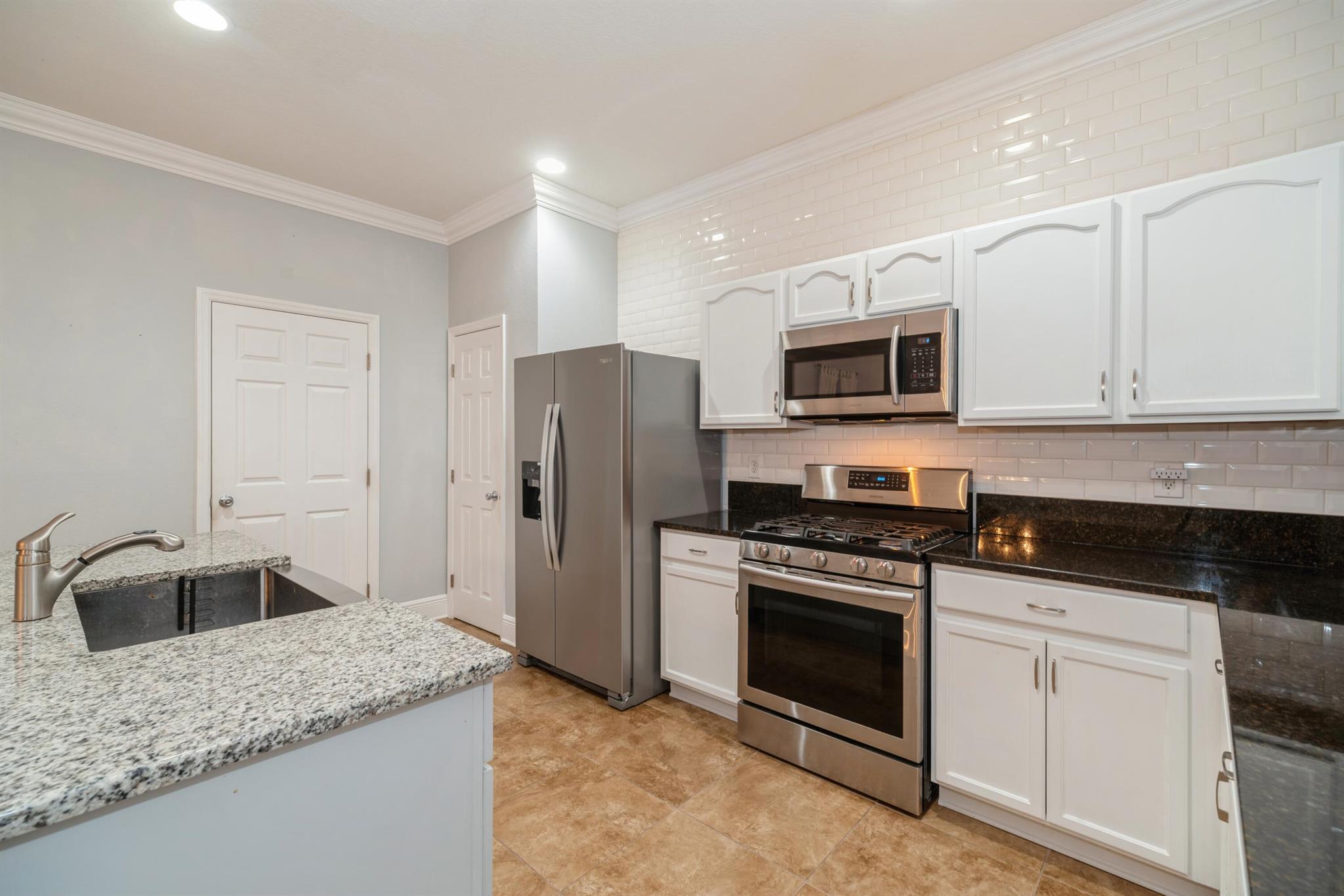 POINTE WEST CENTRAL VILLA - Residential Lease