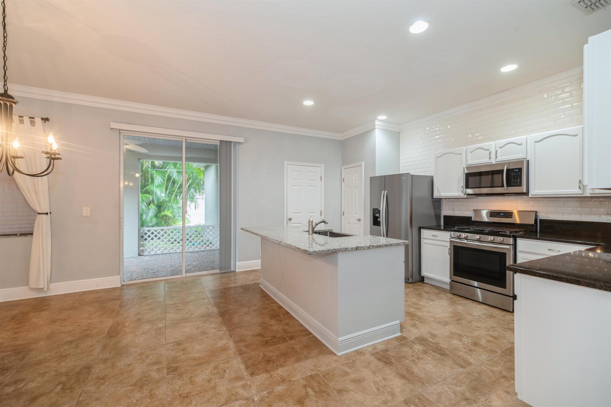 POINTE WEST CENTRAL VILLA - Residential Lease