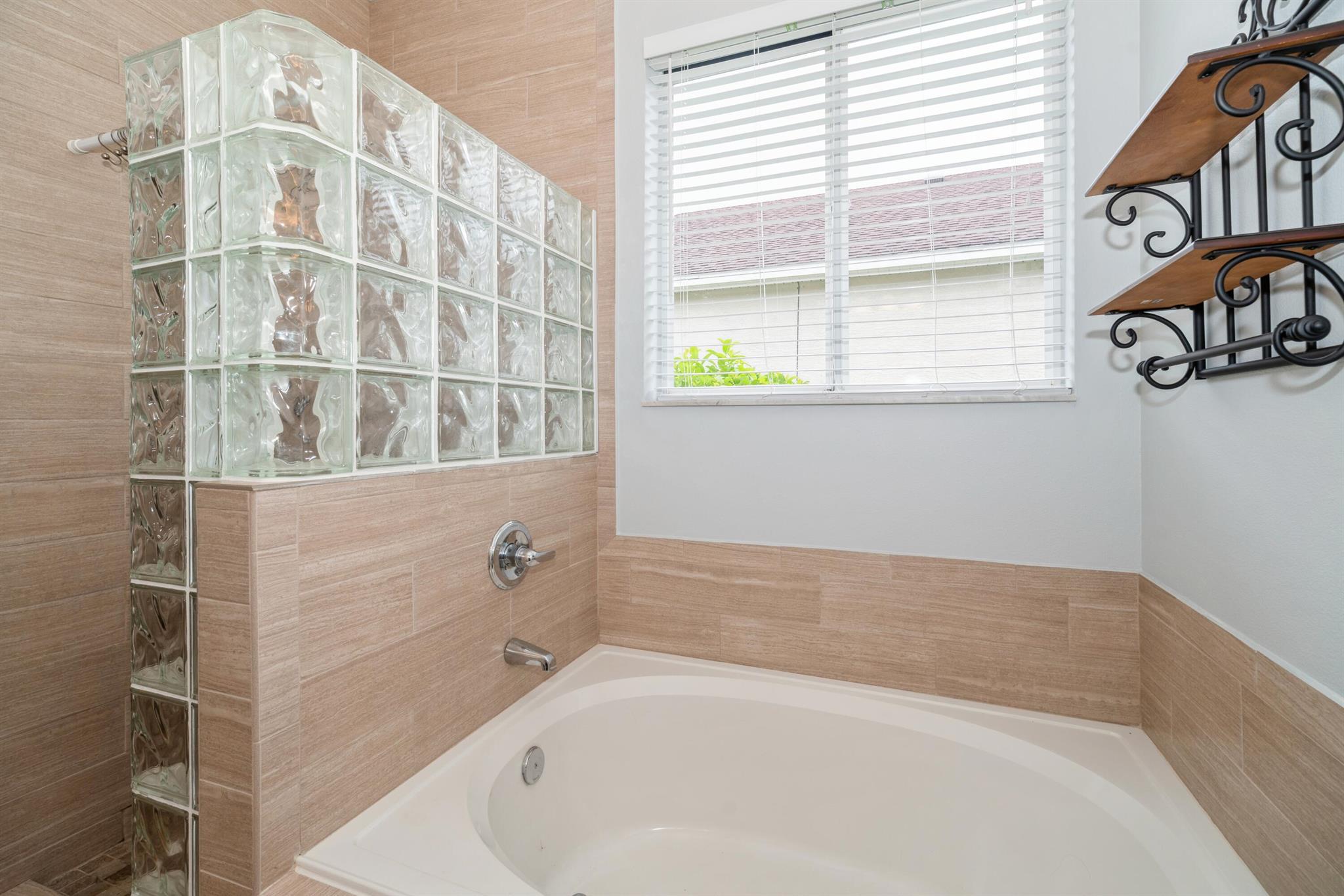 POINTE WEST CENTRAL VILLA - Residential Lease