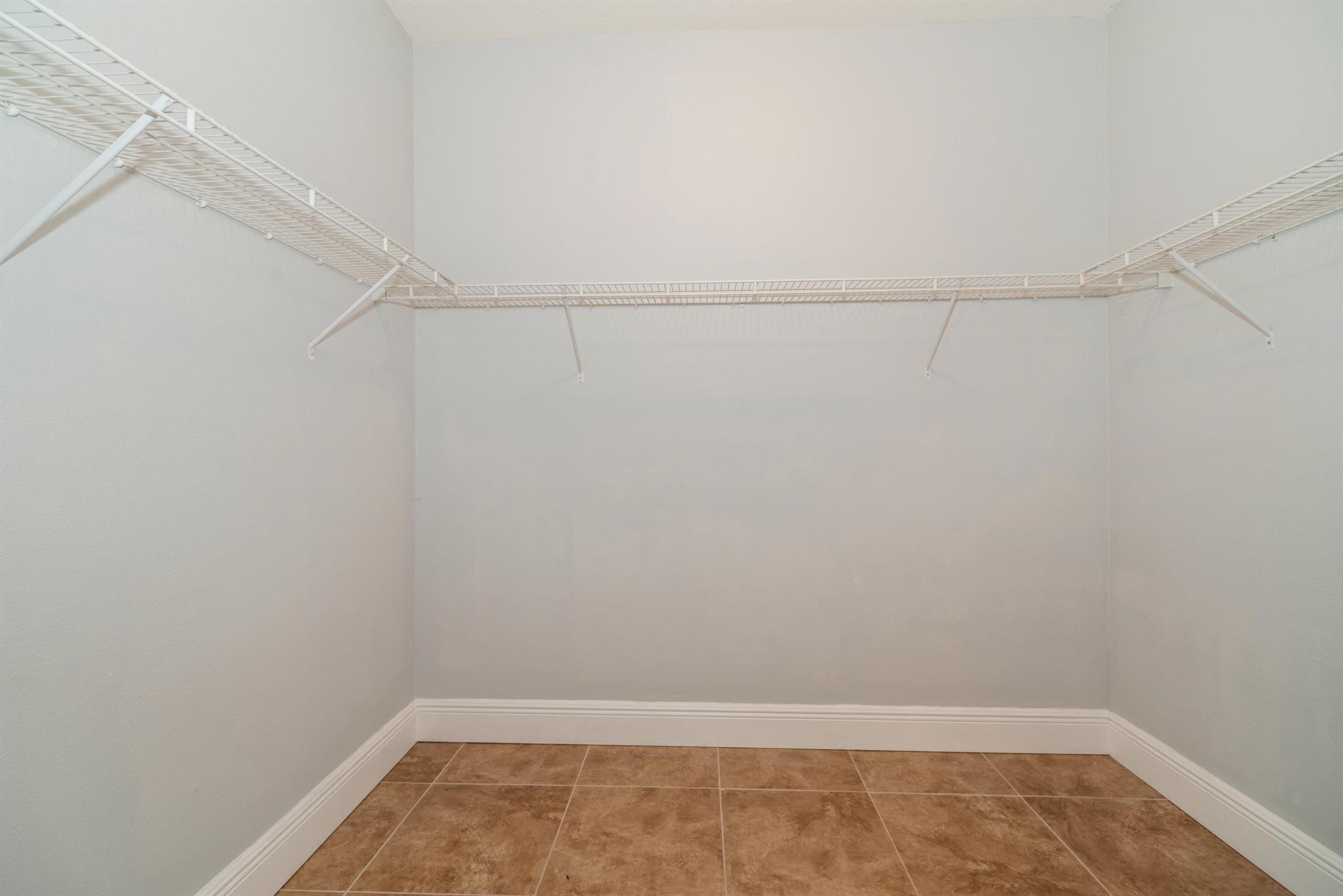POINTE WEST CENTRAL VILLA - Residential Lease