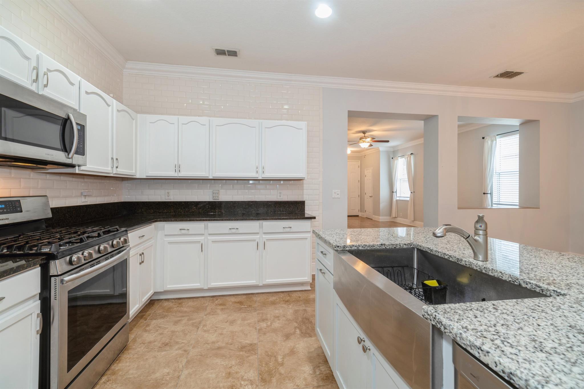 POINTE WEST CENTRAL VILLA - Residential Lease