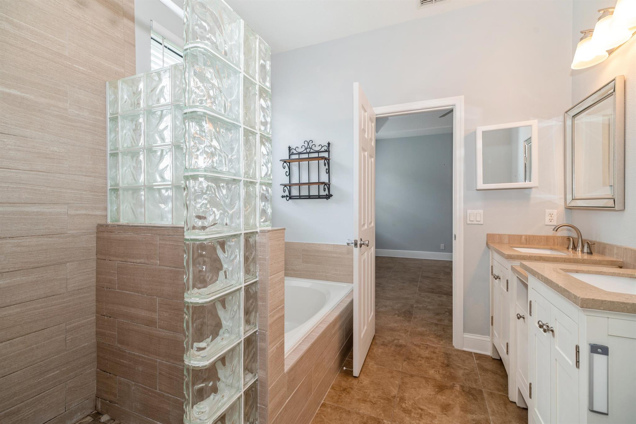 POINTE WEST CENTRAL VILLA - Residential Lease