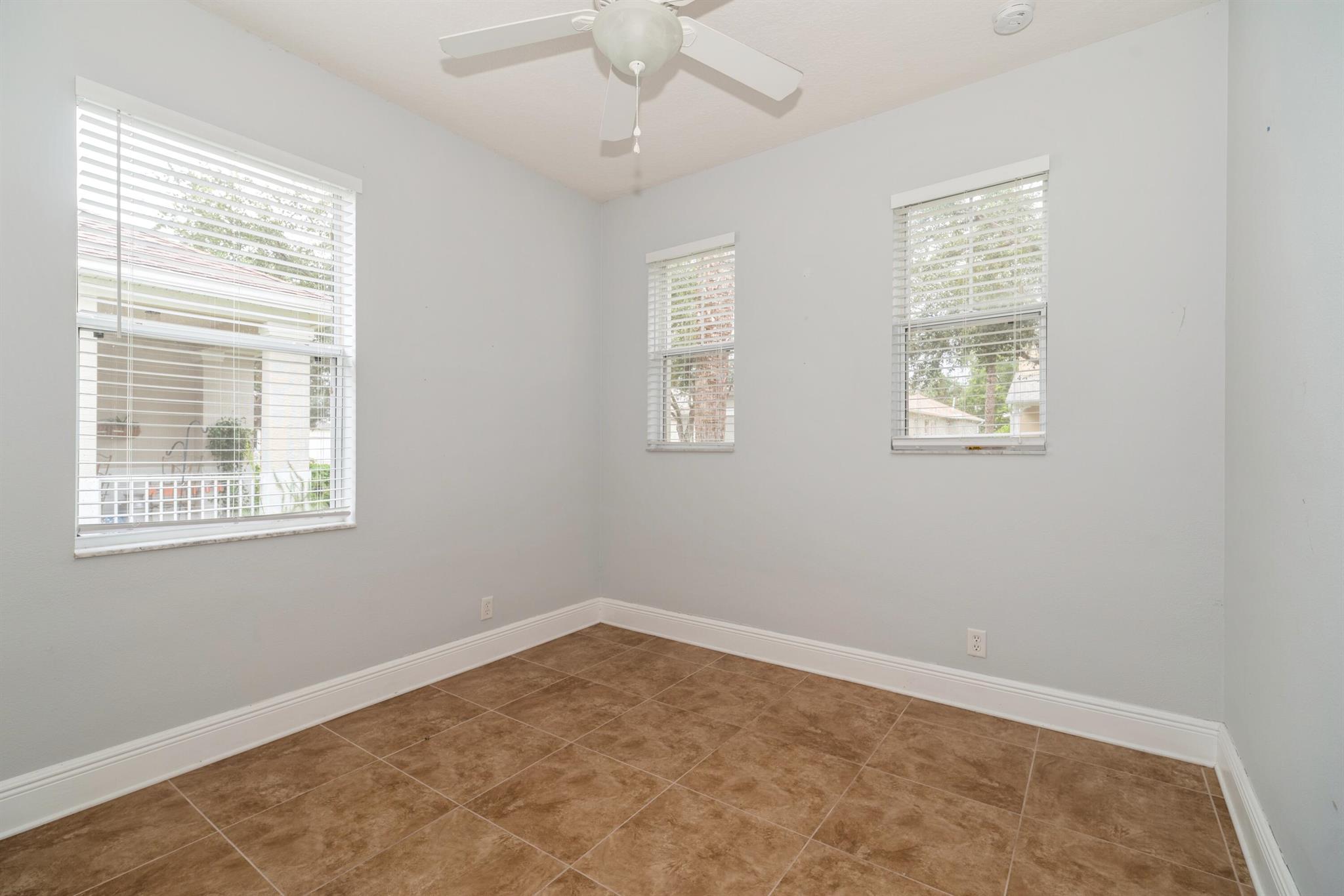 POINTE WEST CENTRAL VILLA - Residential Lease