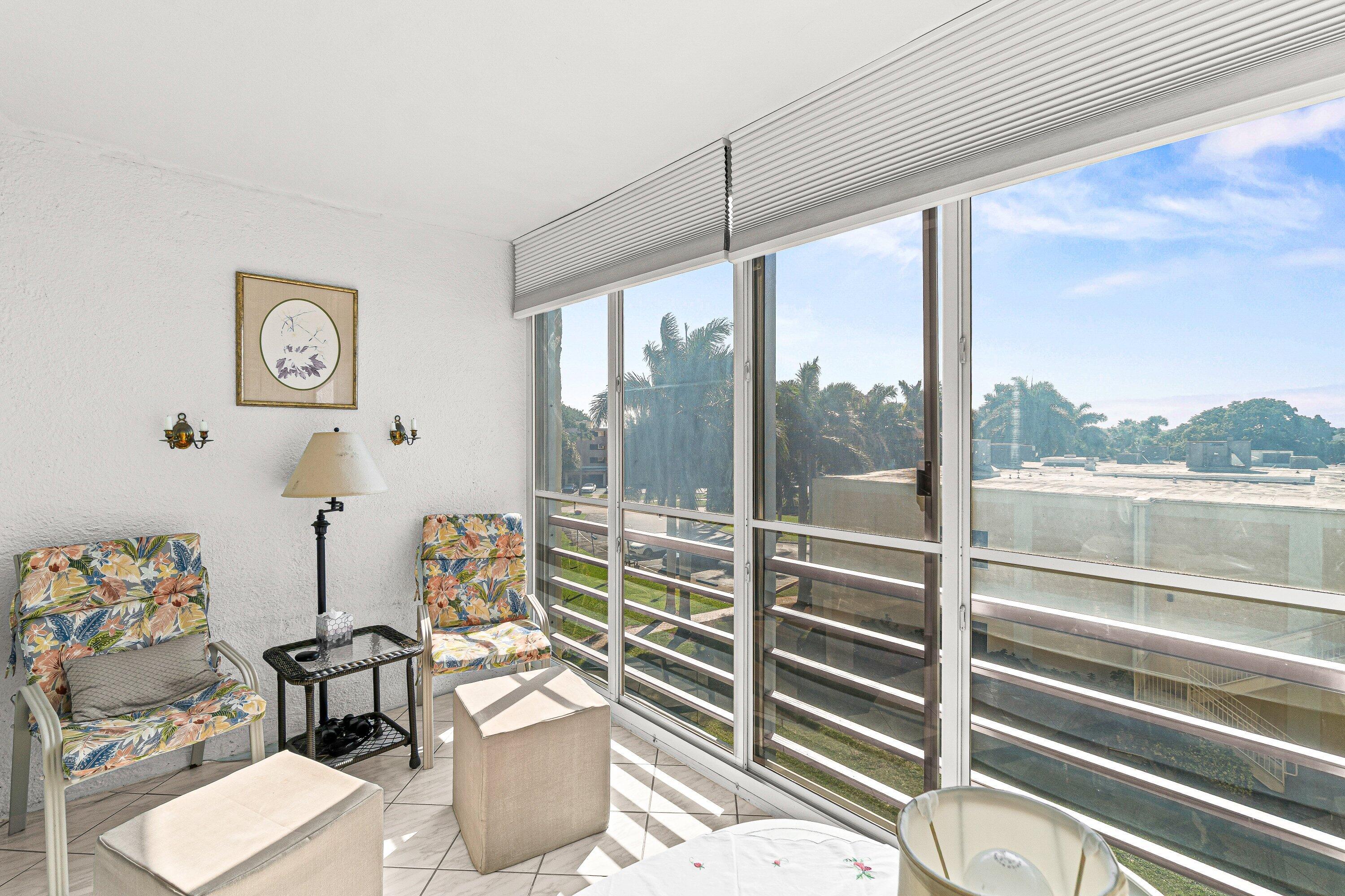 VILLAGE ROYALE ON THE GREEN CONDO - Residential