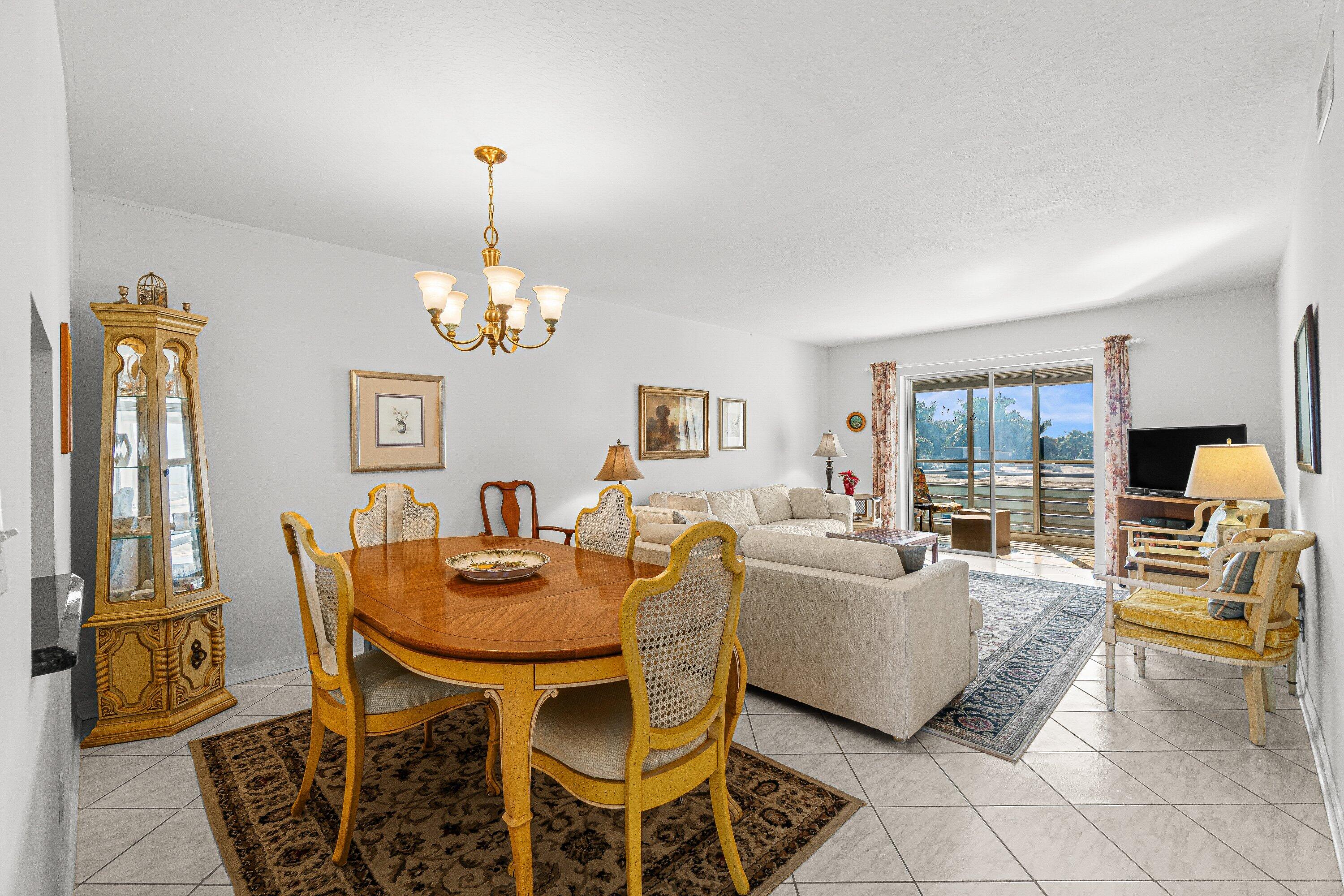 VILLAGE ROYALE ON THE GREEN CONDO - Residential