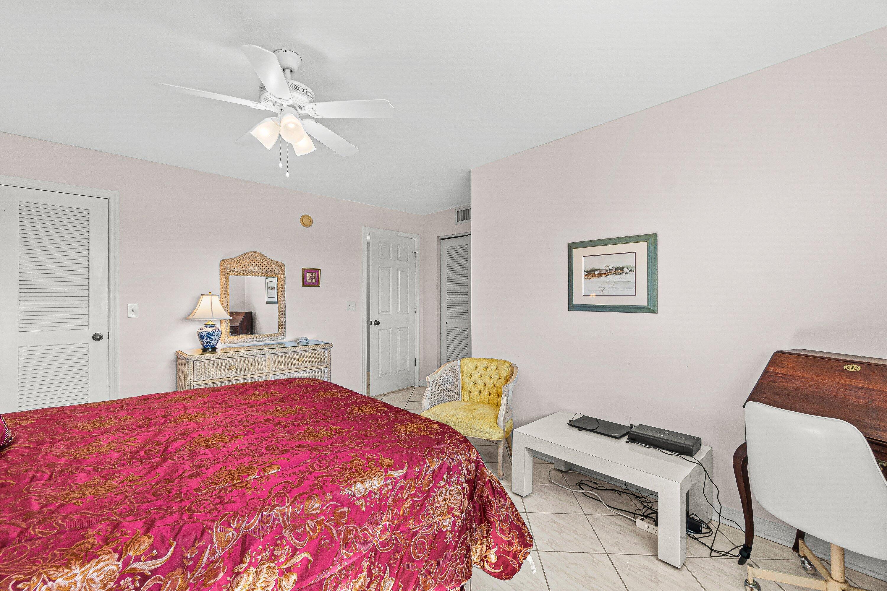 VILLAGE ROYALE ON THE GREEN CONDO - Residential