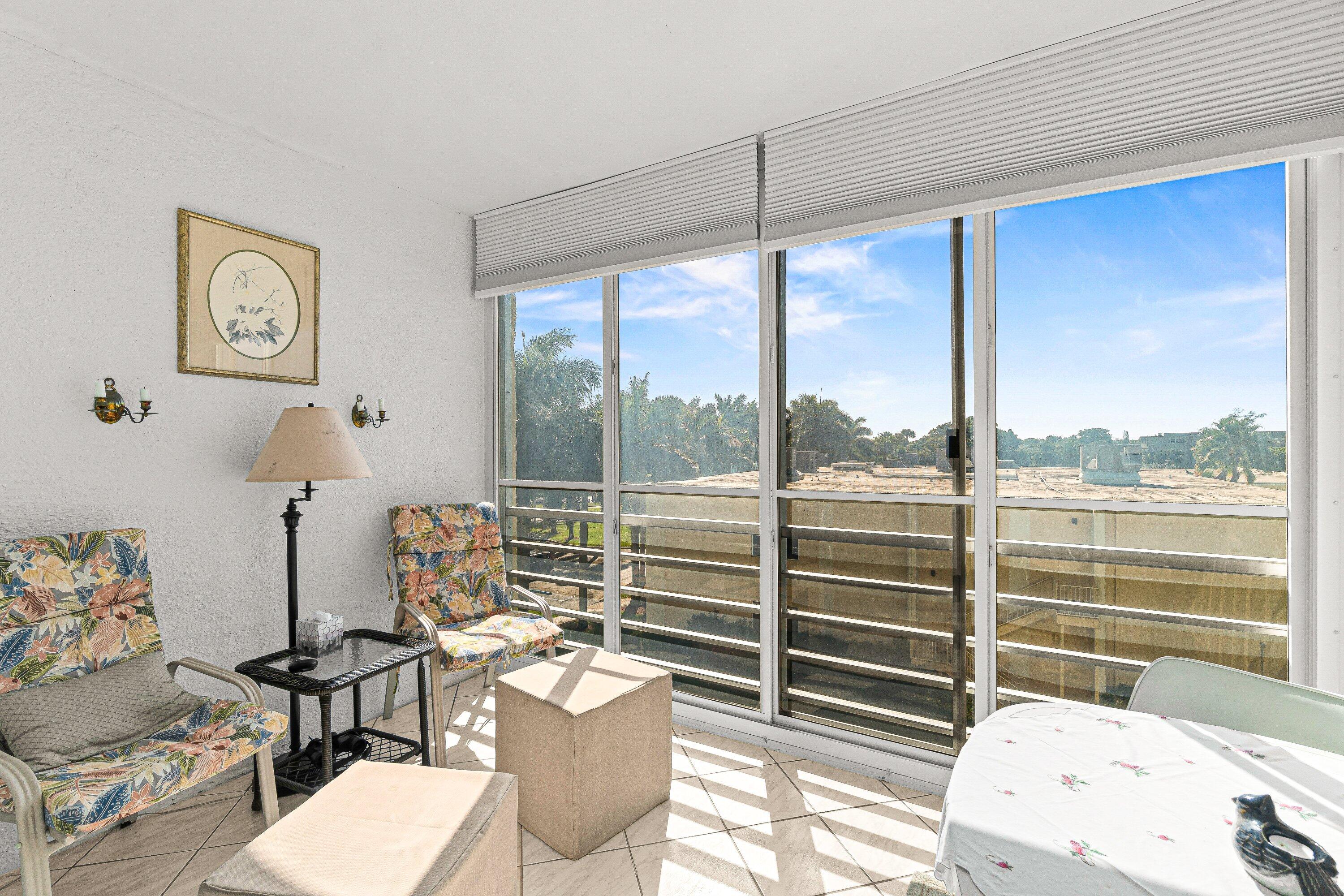 VILLAGE ROYALE ON THE GREEN CONDO - Residential