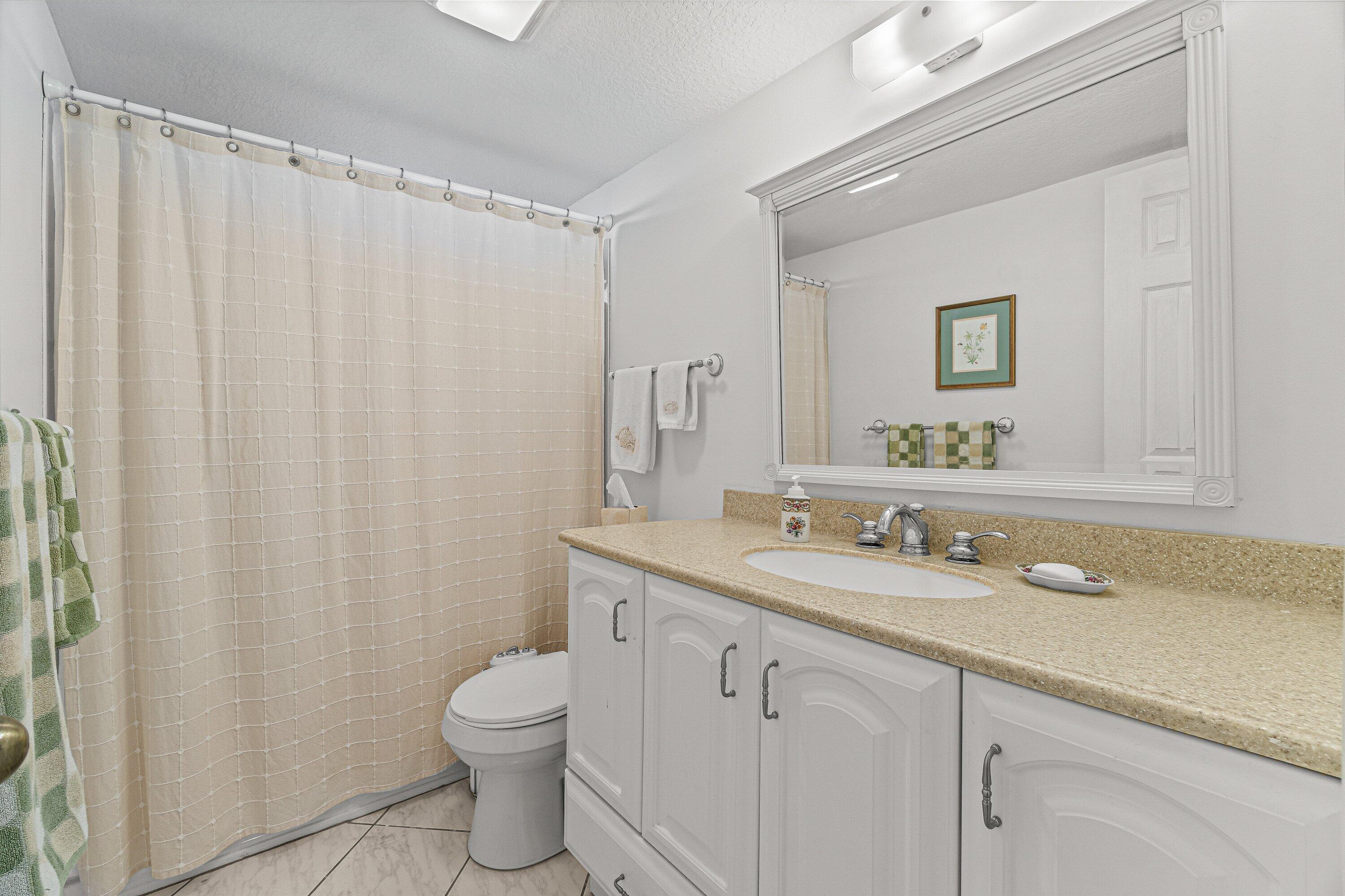 VILLAGE ROYALE ON THE GREEN CONDO - Residential