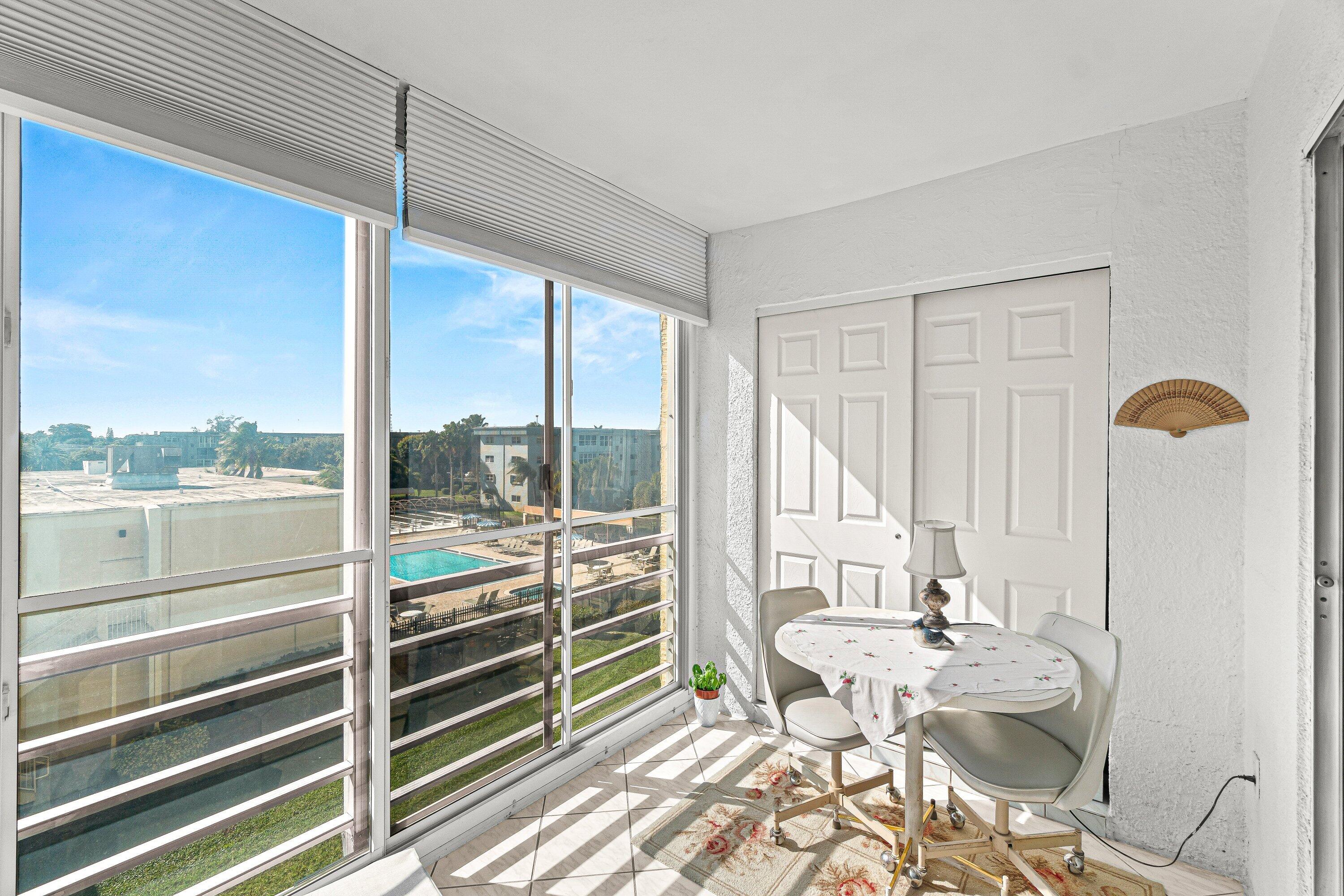 VILLAGE ROYALE ON THE GREEN CONDO - Residential