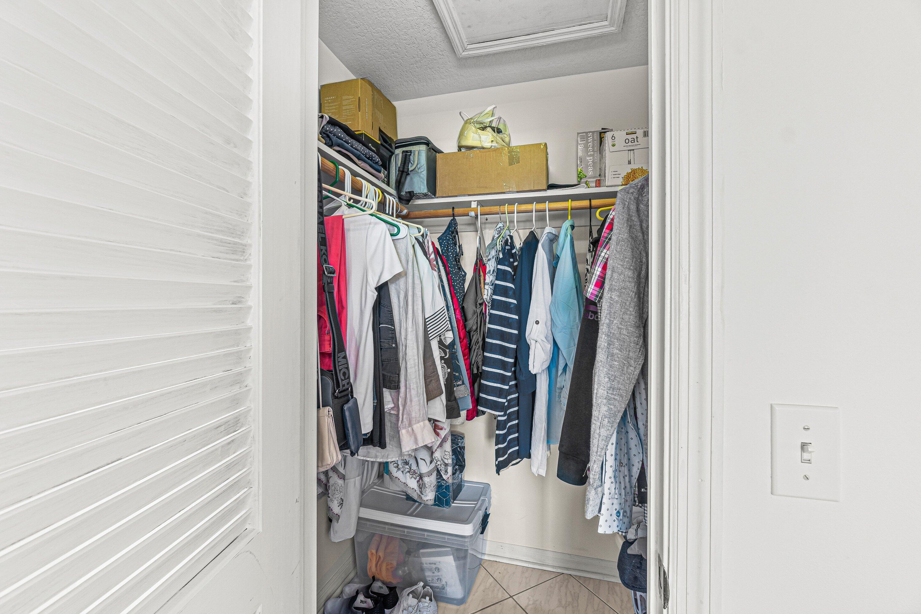 VILLAGE ROYALE ON THE GREEN CONDO - Residential