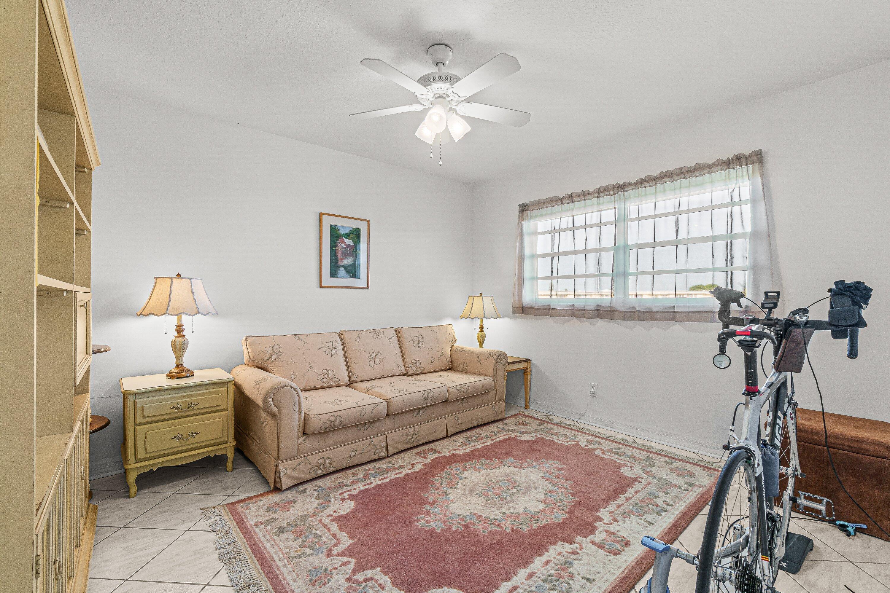 VILLAGE ROYALE ON THE GREEN CONDO - Residential