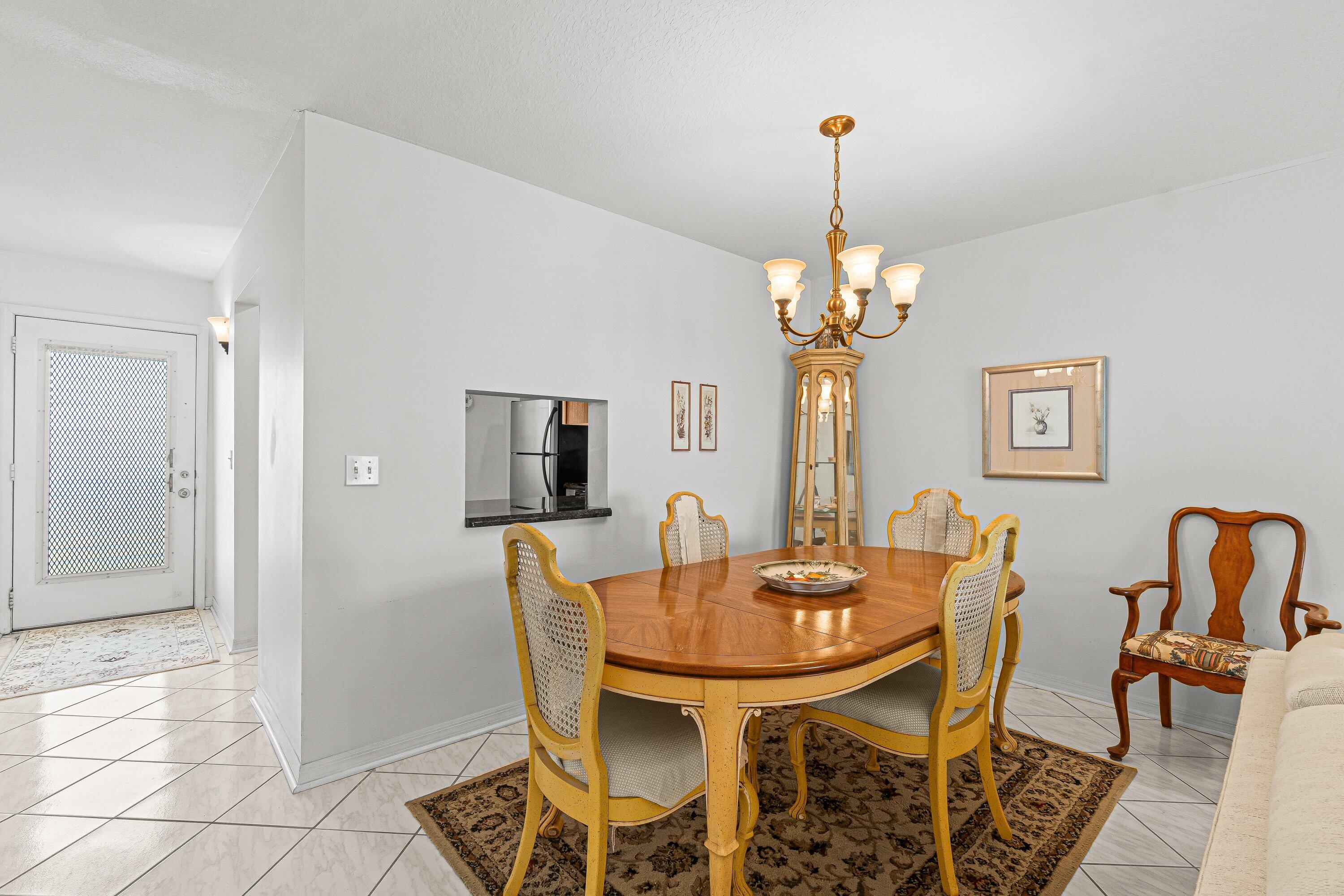 VILLAGE ROYALE ON THE GREEN CONDO - Residential