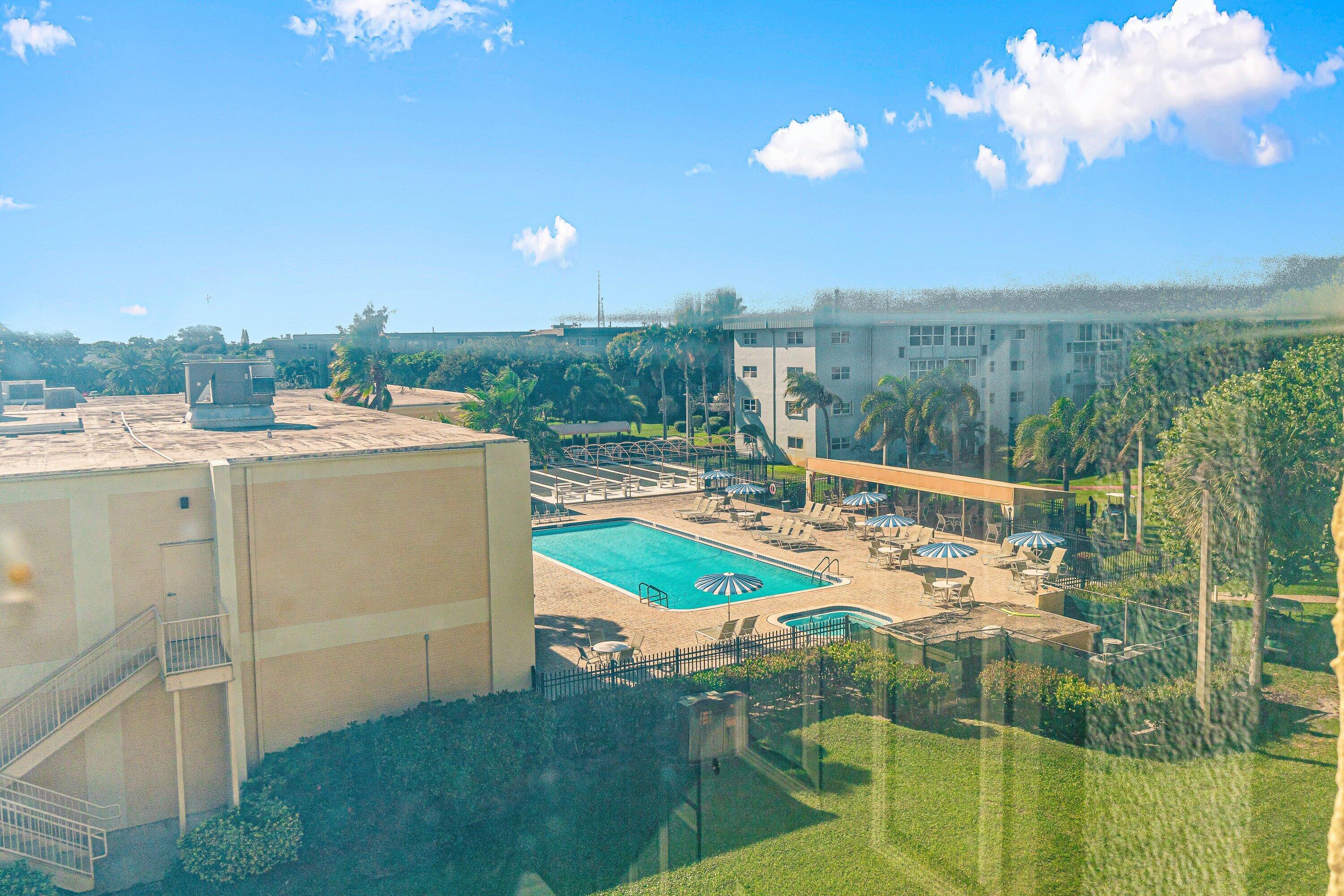 VILLAGE ROYALE ON THE GREEN CONDO - Residential