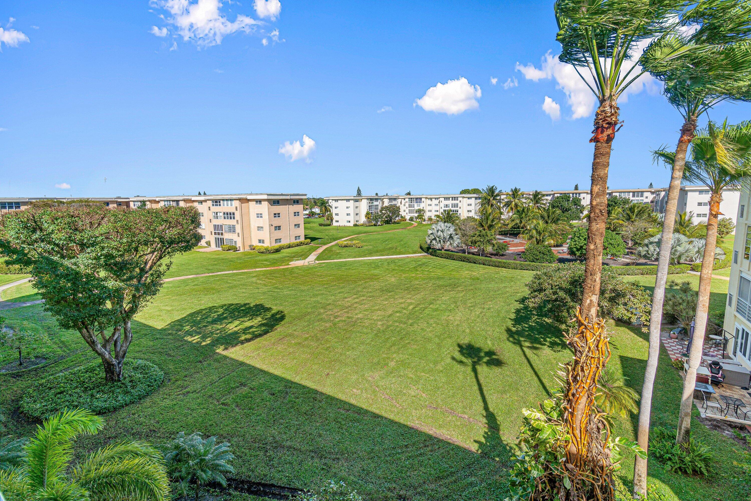 VILLAGE ROYALE ON THE GREEN CONDO - Residential