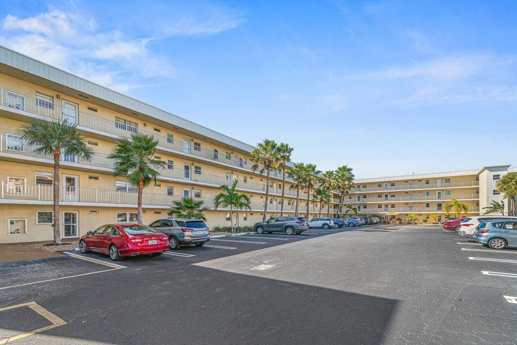 Photo of 2515 NE 1st Court #4100, Boynton Beach, FL 33435 (MLS # B26003789)