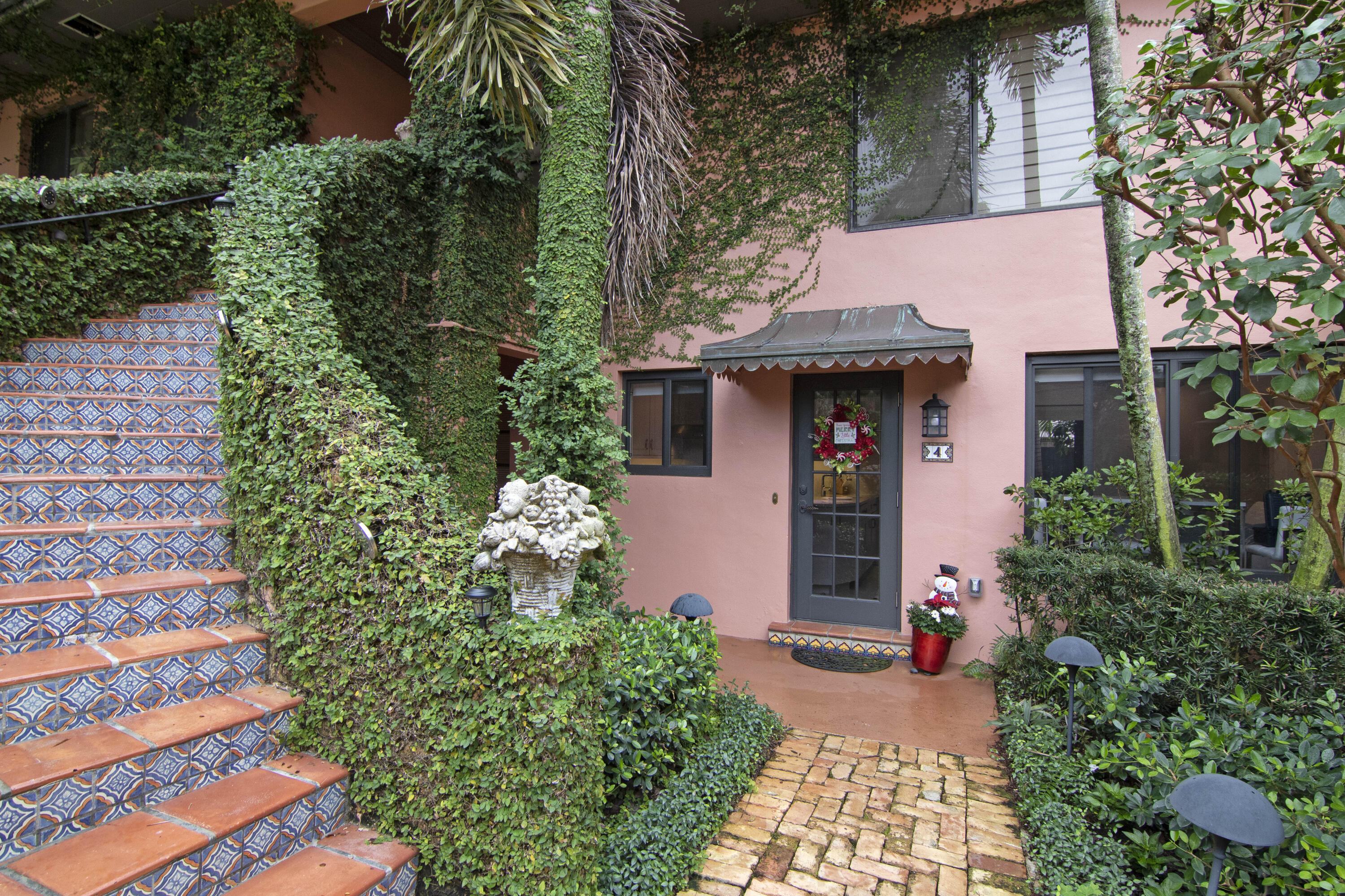 226 Chilean Avenue 4