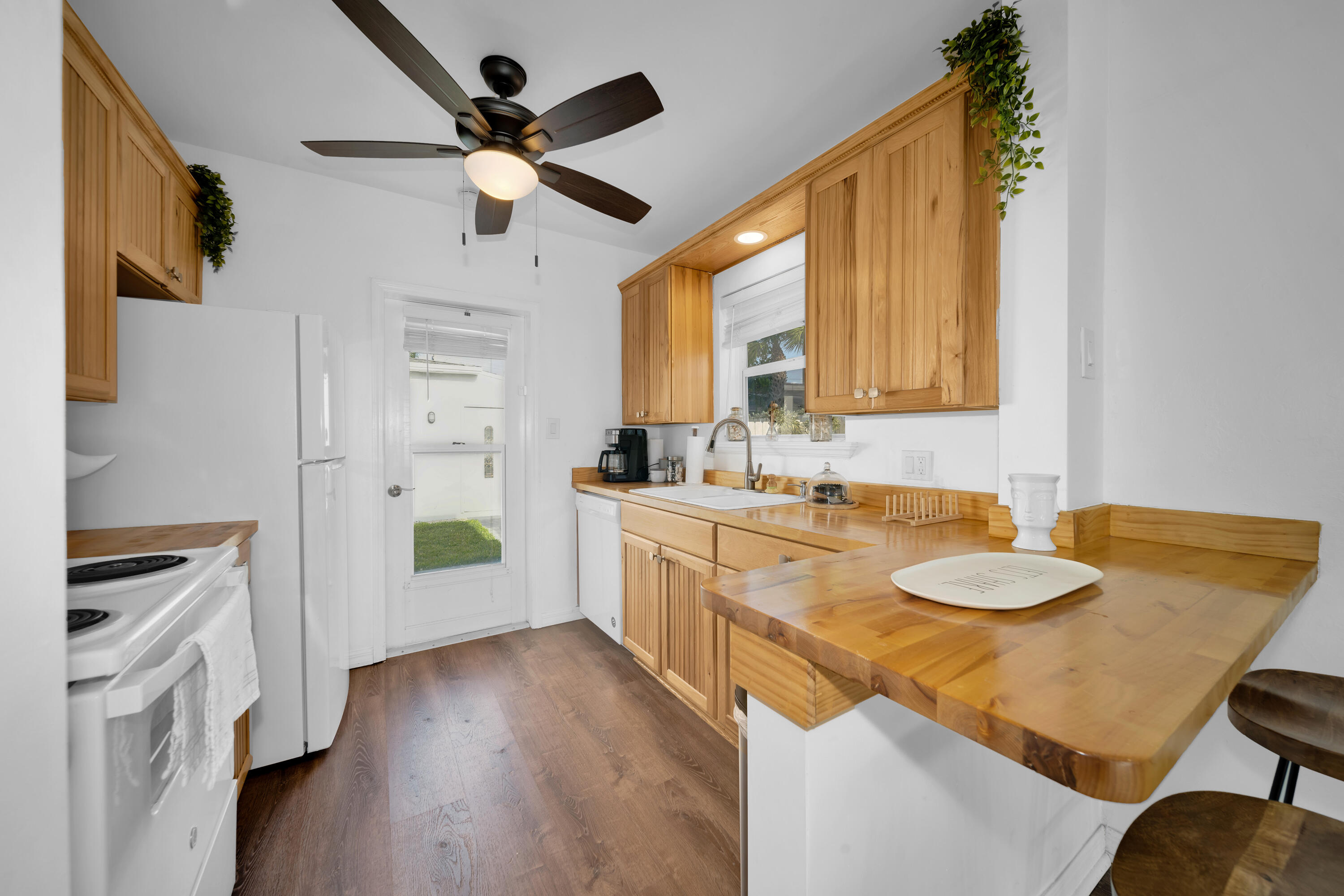 2317 N Ocean Boulevard E 2319