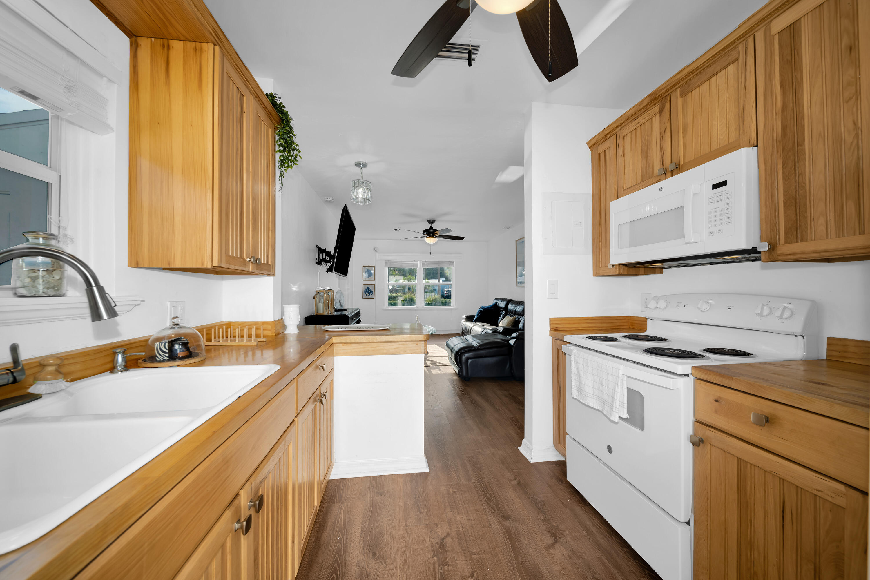 2317 N Ocean Boulevard E 2319