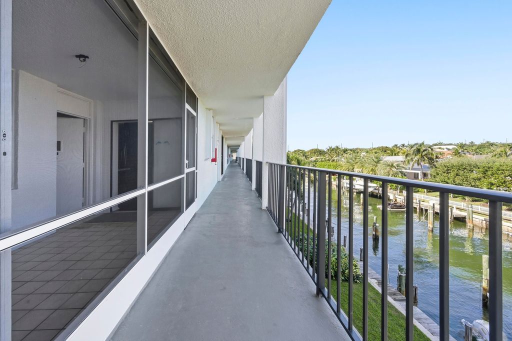 Photo of 109 Paradise Harbour Blvd #415, North Palm Beach, FL 33408 (MLS # R11134186)