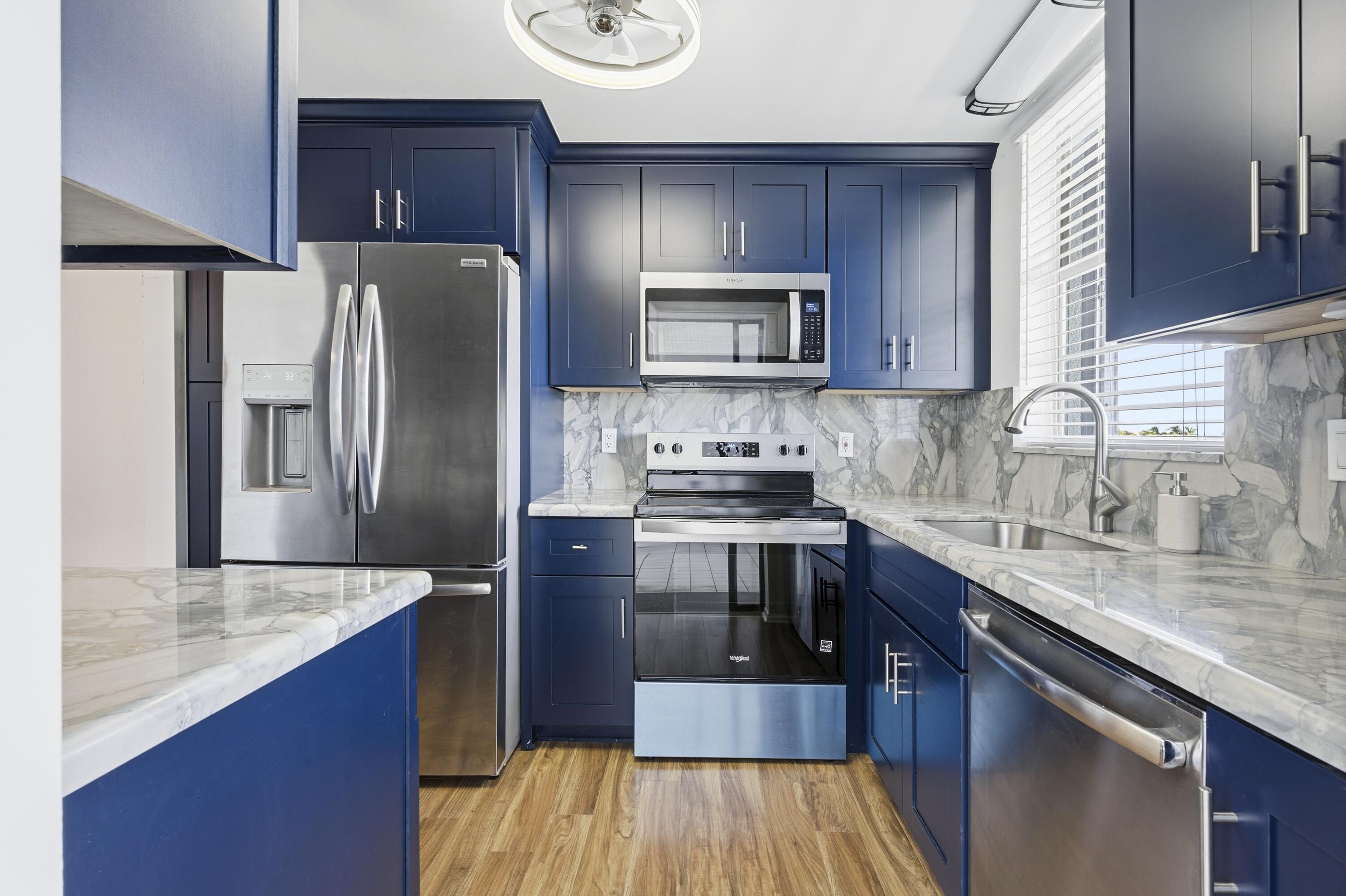 109 Paradise Harbour Blvd 415