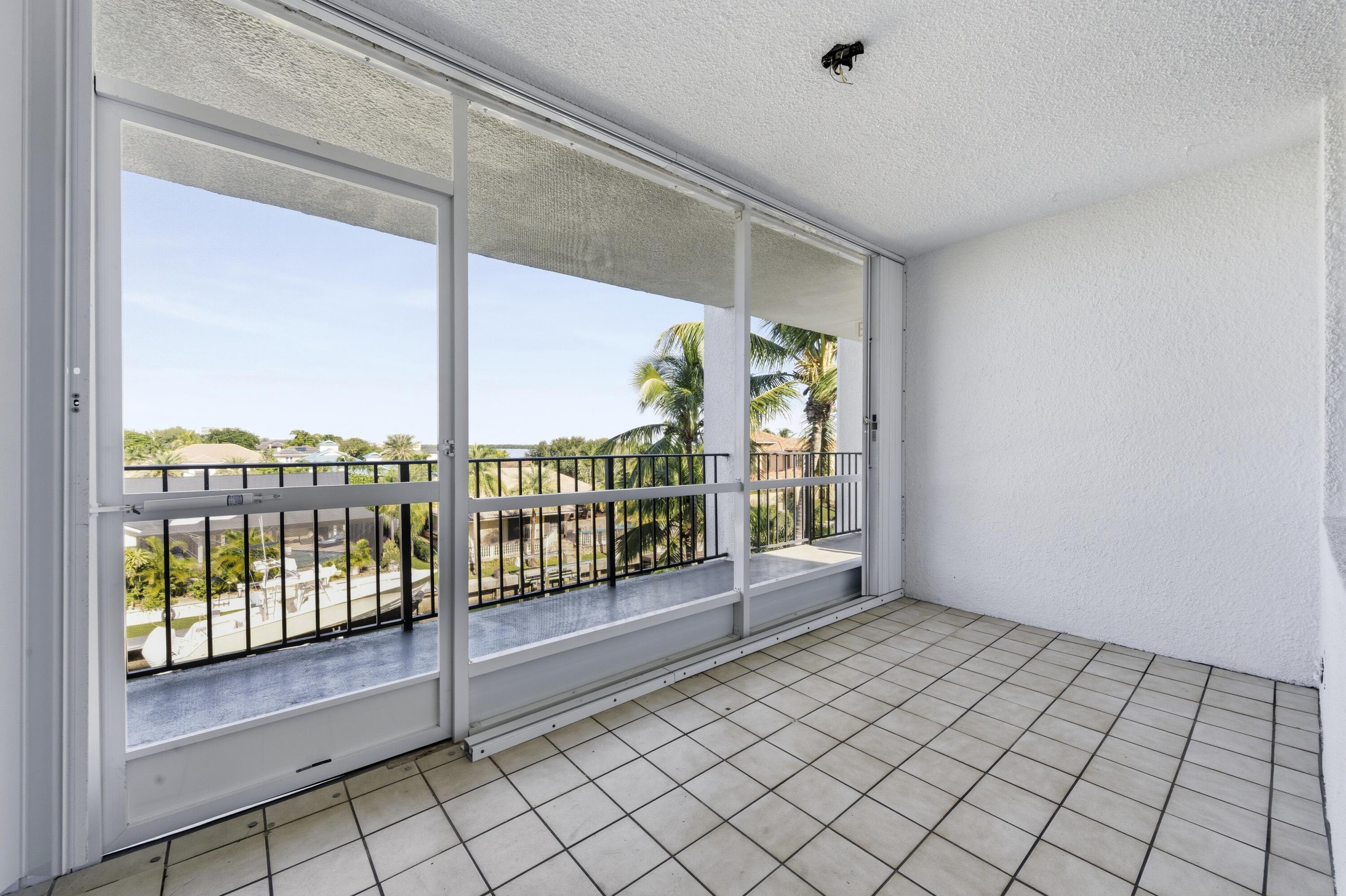 109 Paradise Harbour Blvd 415