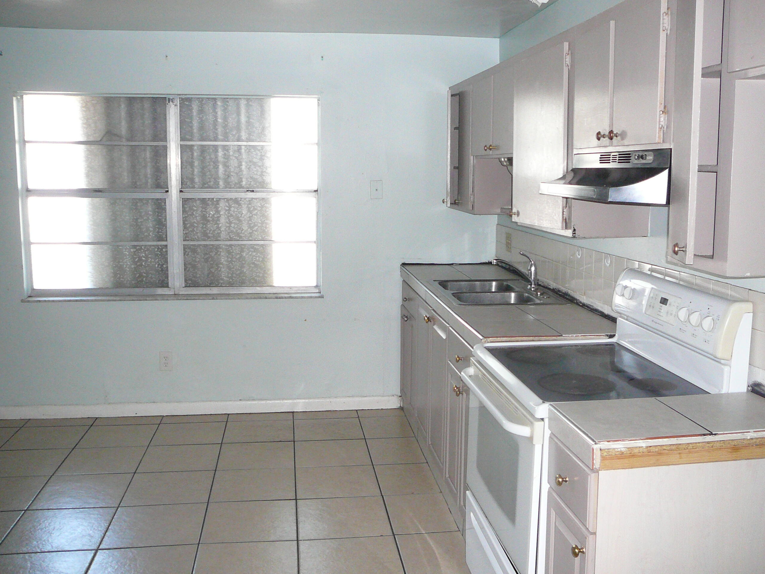 MARAVILLA GARDENS SUBDIVISION UNIT 1 - Residential Income