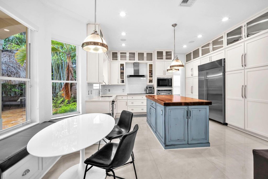 Photo of 21062 Bella Vista Circle, Boca Raton, FL 33428 (MLS # F10514119)