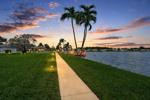 Tiny photo for 2200 Park Lane #Unit 111, Hollywood, FL 33021 (MLS # B26080202)