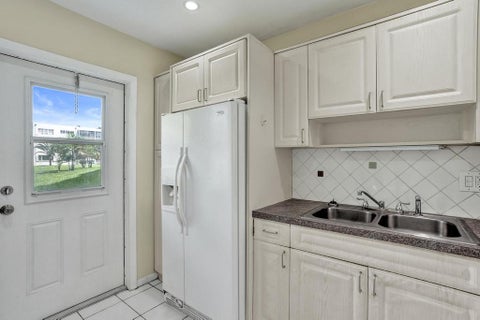 Tiny photo for 2200 Park Lane #Unit 111, Hollywood, FL 33021 (MLS # B26080202)