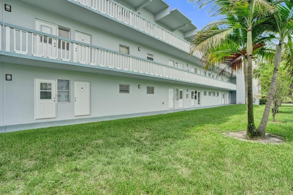 Photo of 2200 Park Lane #Unit 111, Hollywood, FL 33021 (MLS # B26080202)