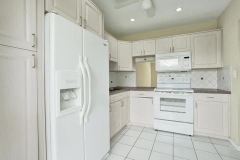 Tiny photo for 2200 Park Lane #Unit 111, Hollywood, FL 33021 (MLS # B26080202)