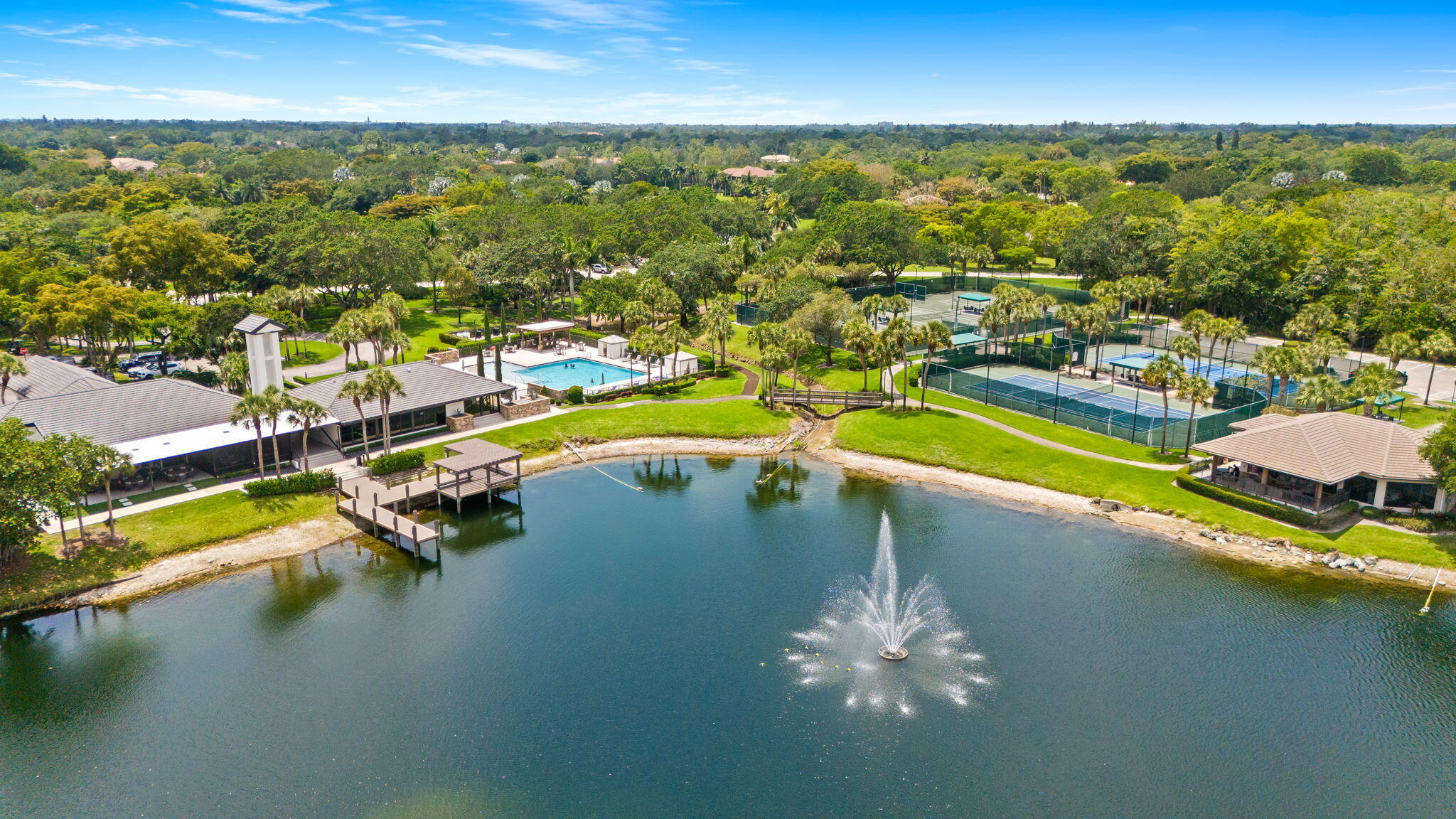 PARKLAND LAKES - Residential