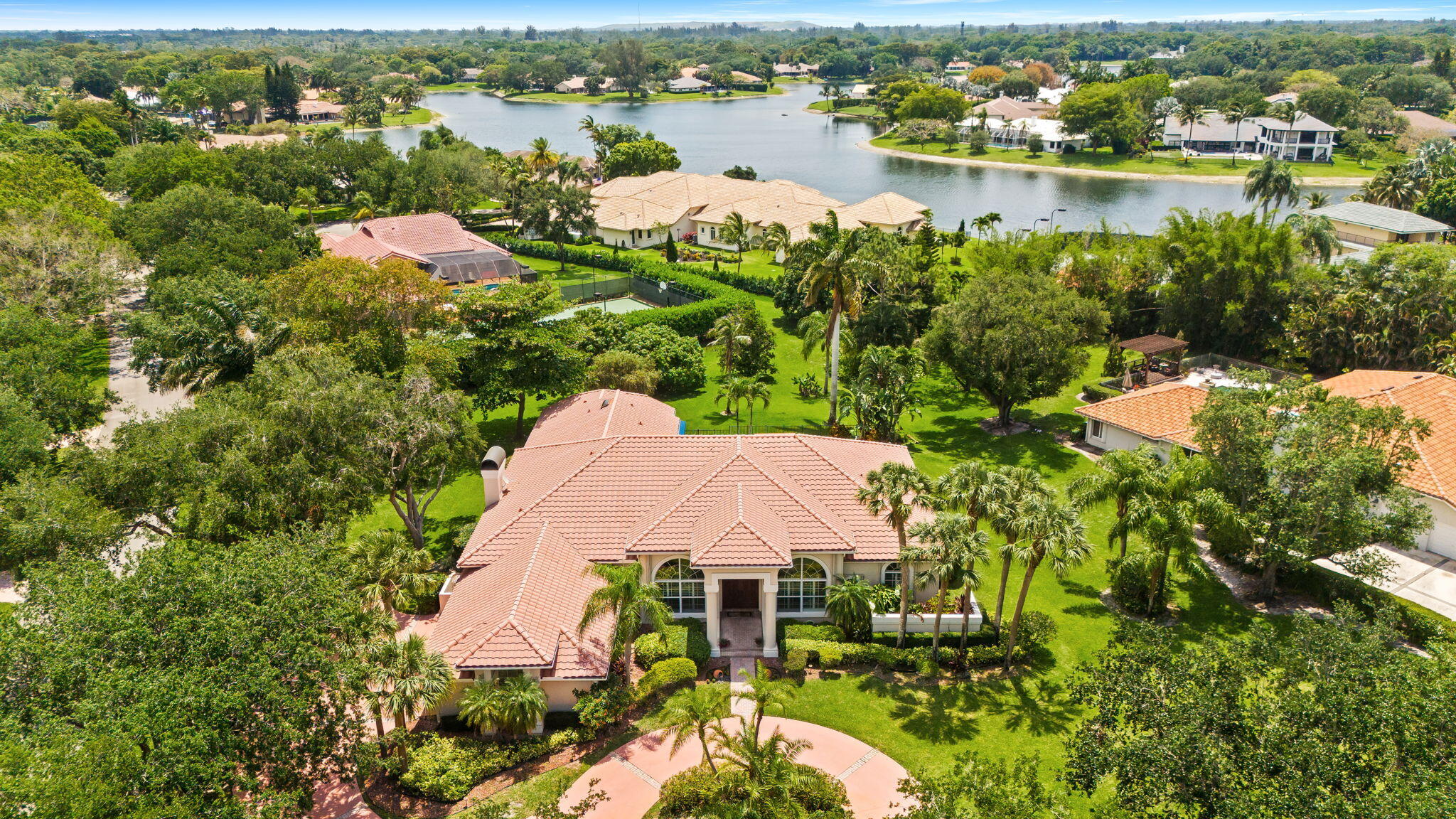 PARKLAND LAKES - Residential