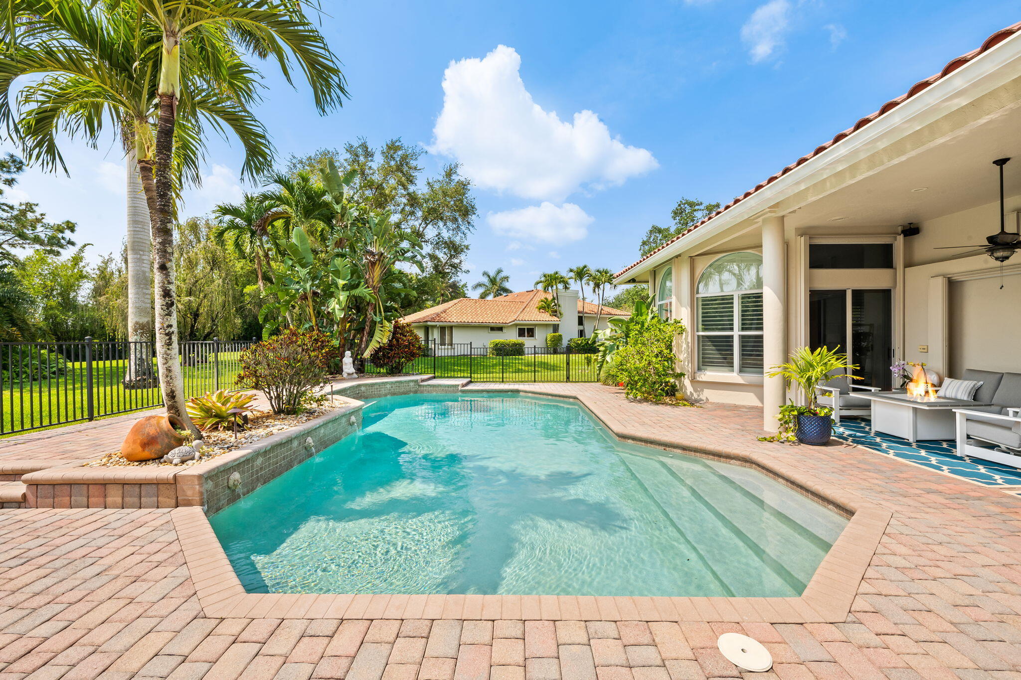 PARKLAND LAKES - Residential